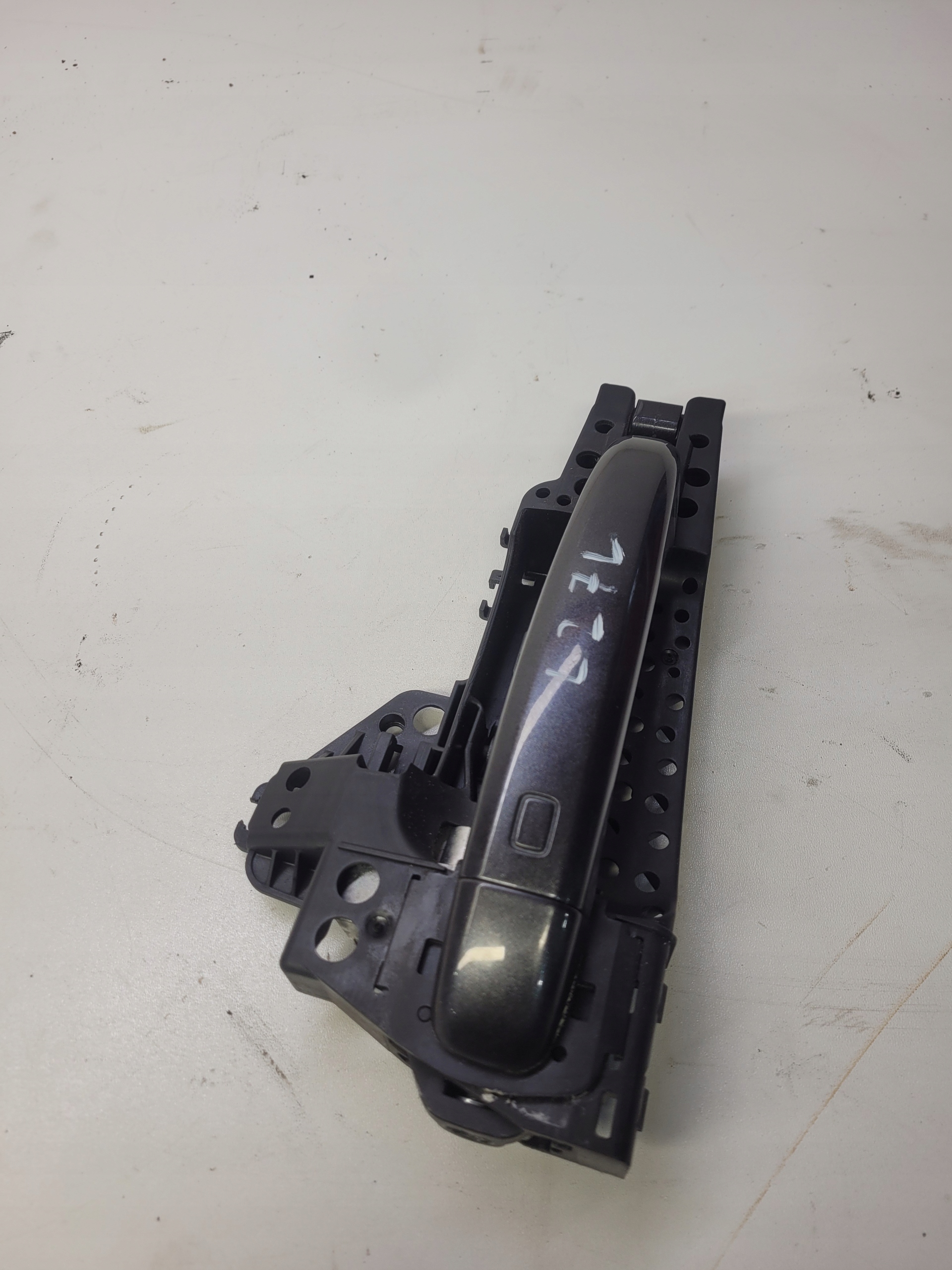 handle left AUDI A4 B8 A5 8T Q5 LZ7L 8T0837885A *