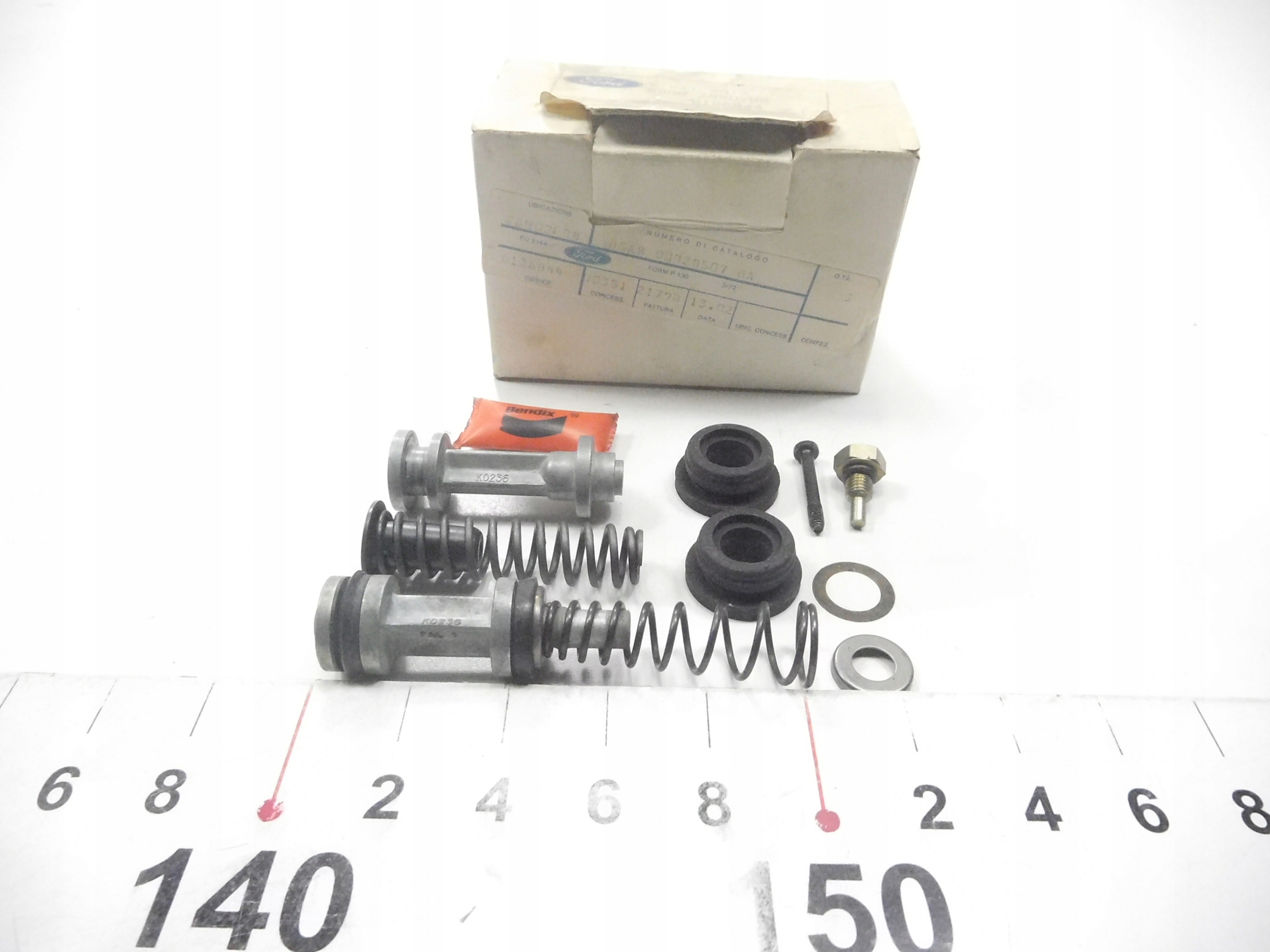 набор для ремонта Насосы тормозного диска FORD ESCORT 84-86 oe 6136844