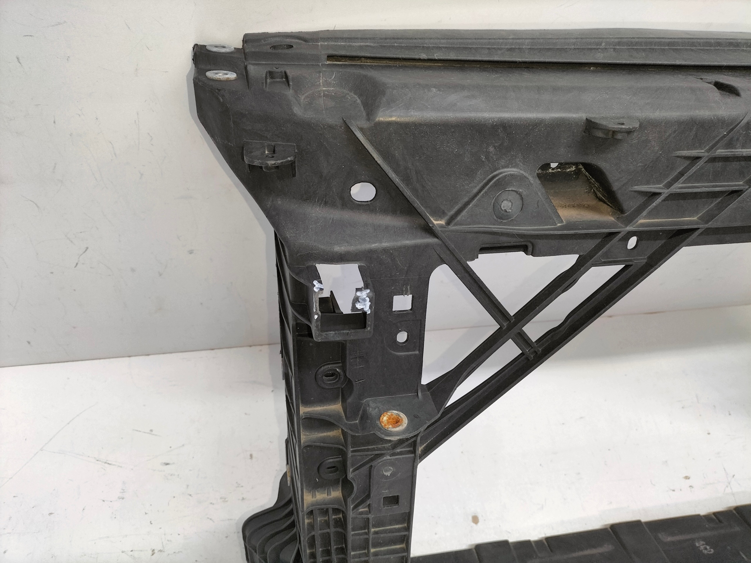 support panel for radiators pillar iron SKODA RAPID 12