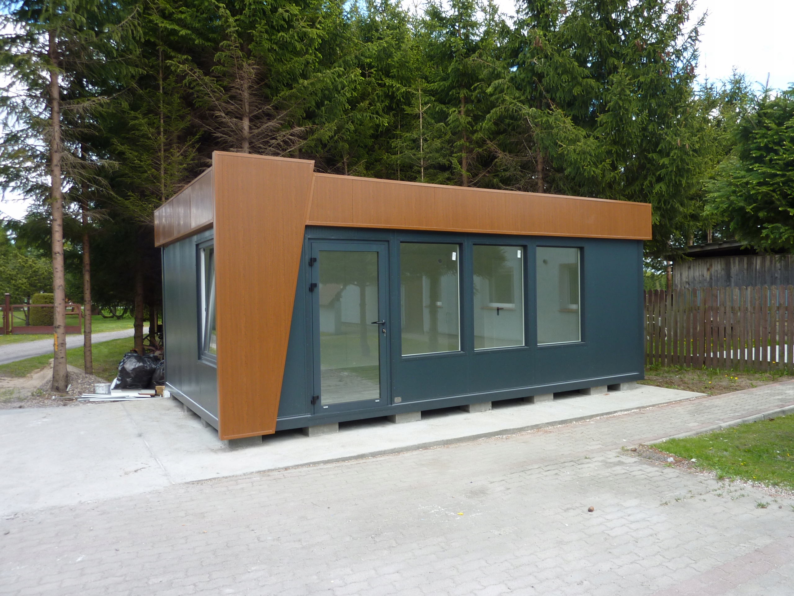 PAWILON HANDLOWY KOMIS SKLEP KIOSK KONTENER 7 x 4 Wysokość 2.6 m