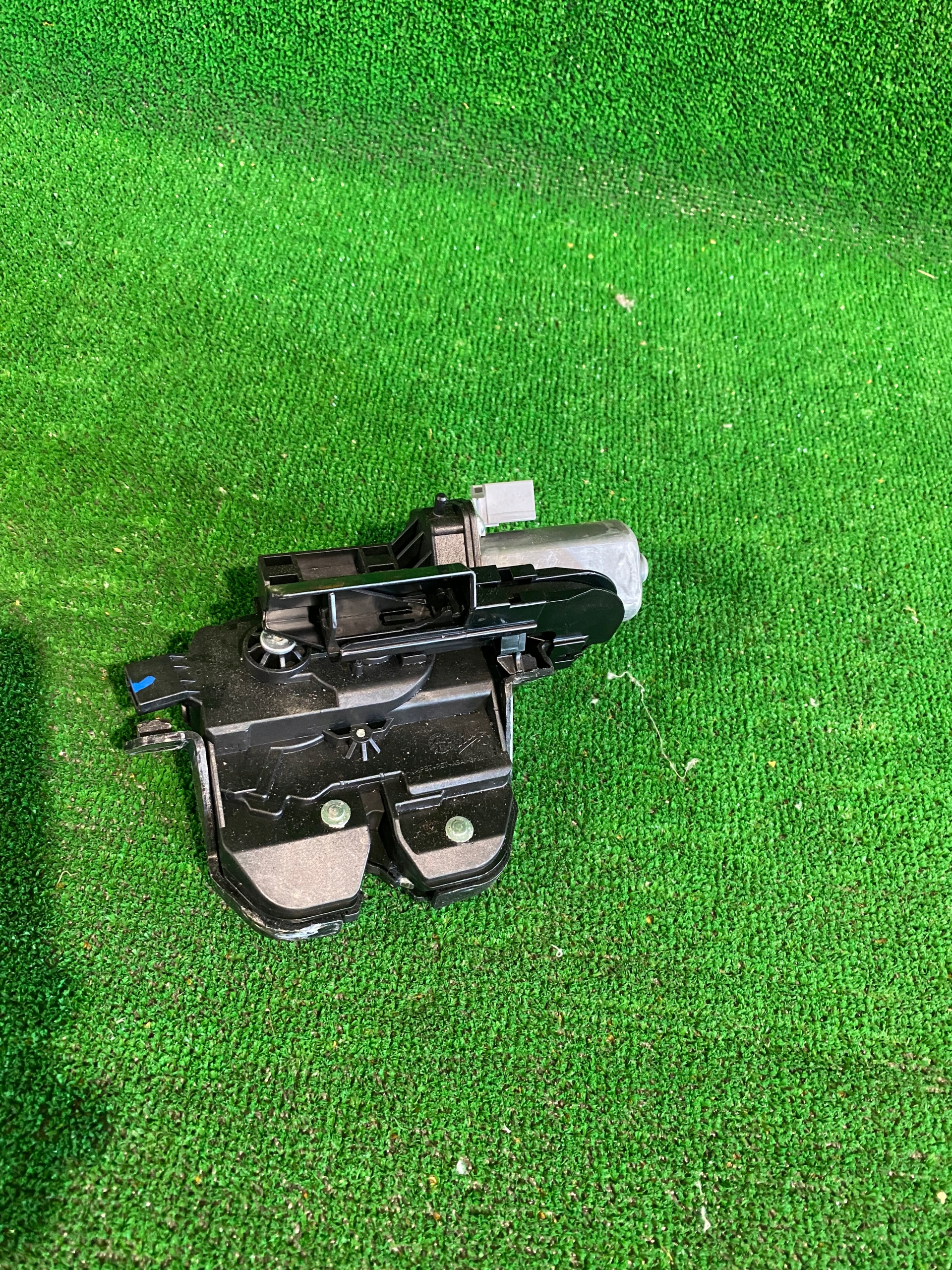 lock bonnet PORSCHE MACAN 95B 95B827585B