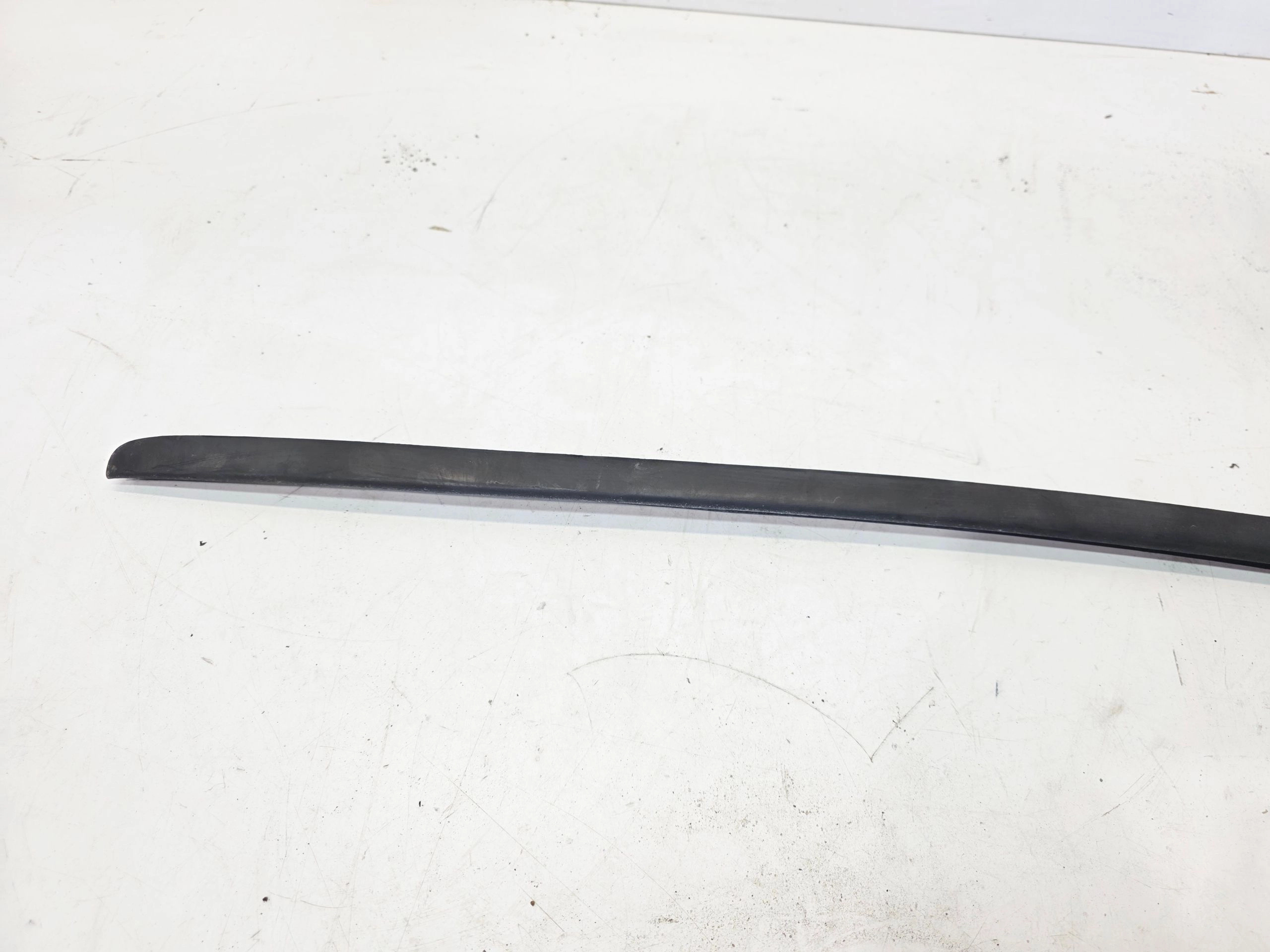 moulding dust windows CZOLOWEJ left front AUDI A6 C6 4F0854327