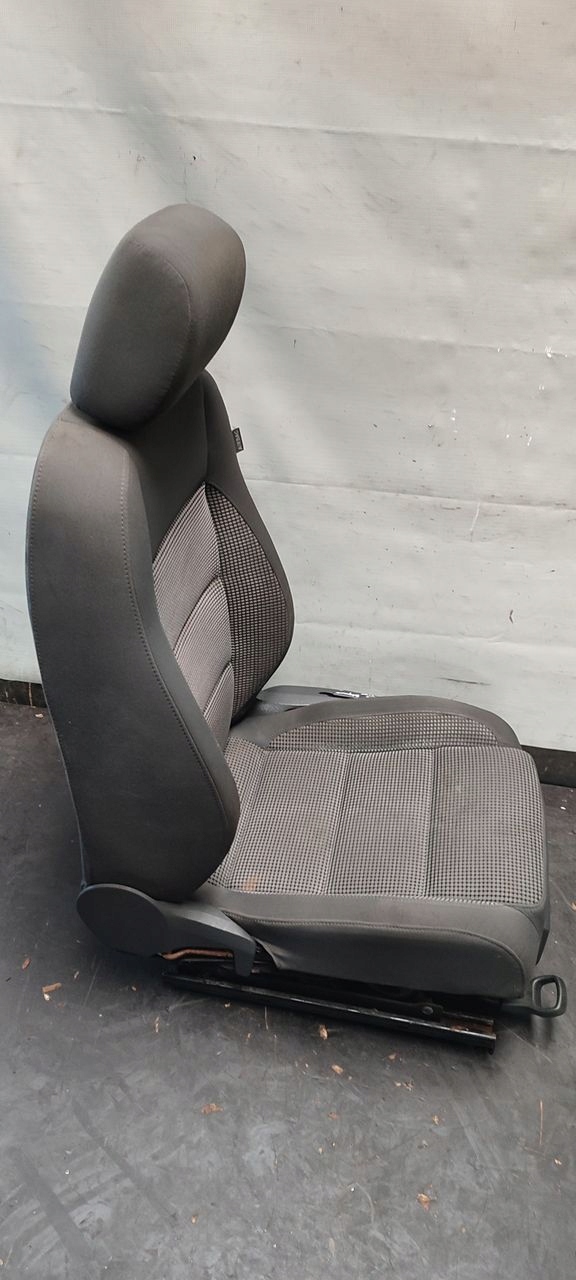 seat front left driver´s VW Touran 2,0 TDI DSG
