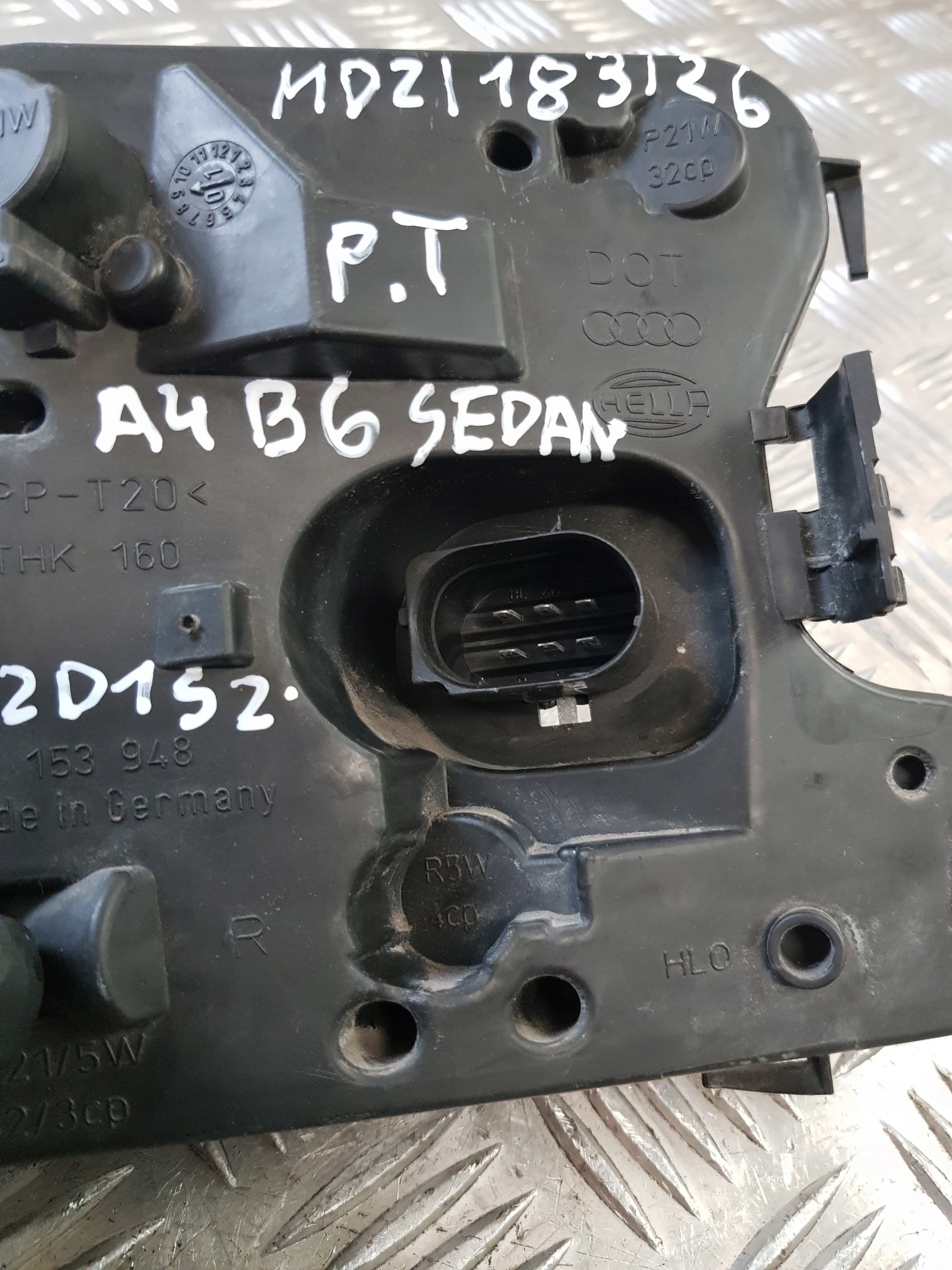 light housing right rear part 153948 AUDI A4 B6 sedan 02R