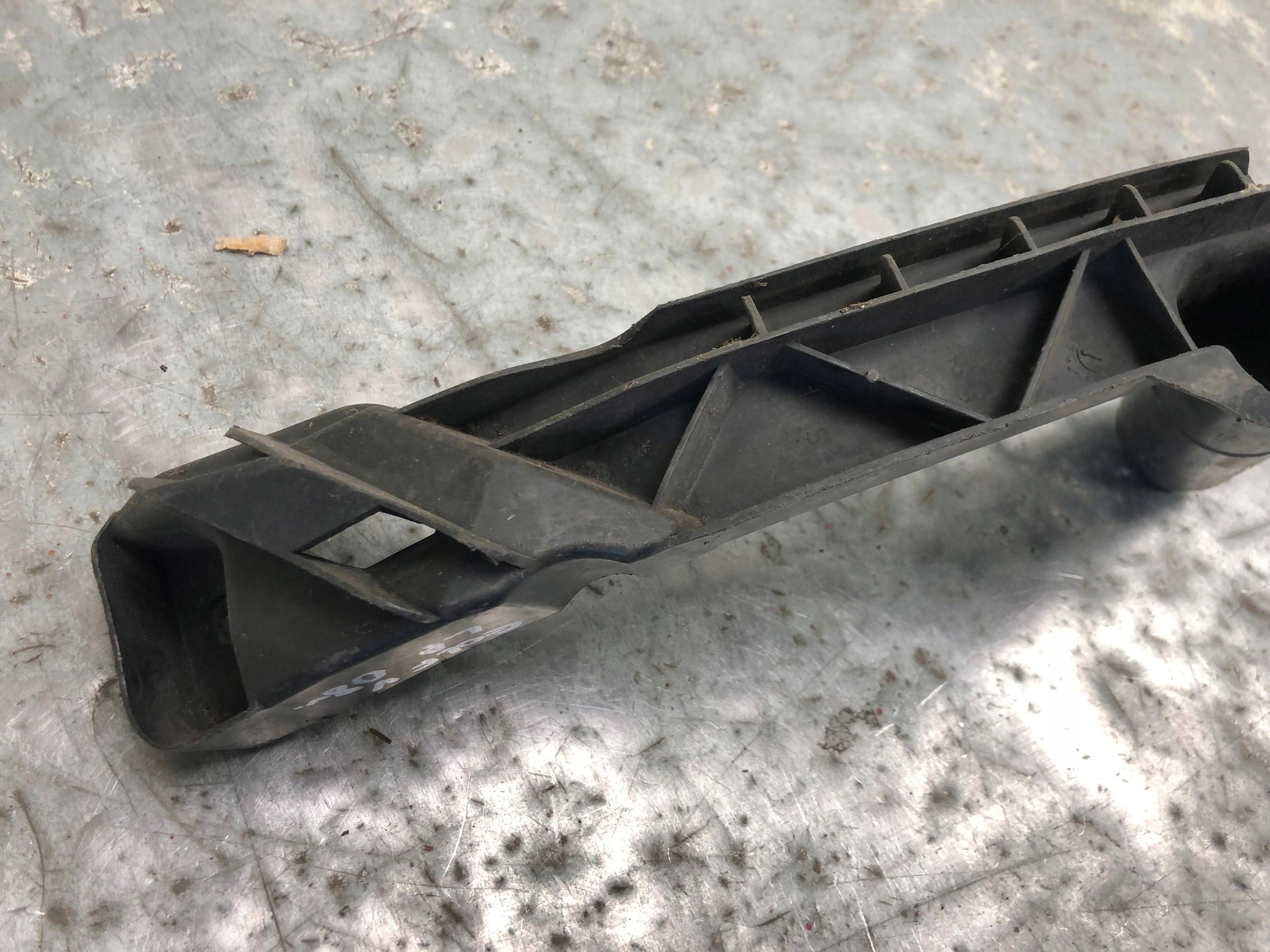 bumper bracket left front VW GOLF V 1K0807889A