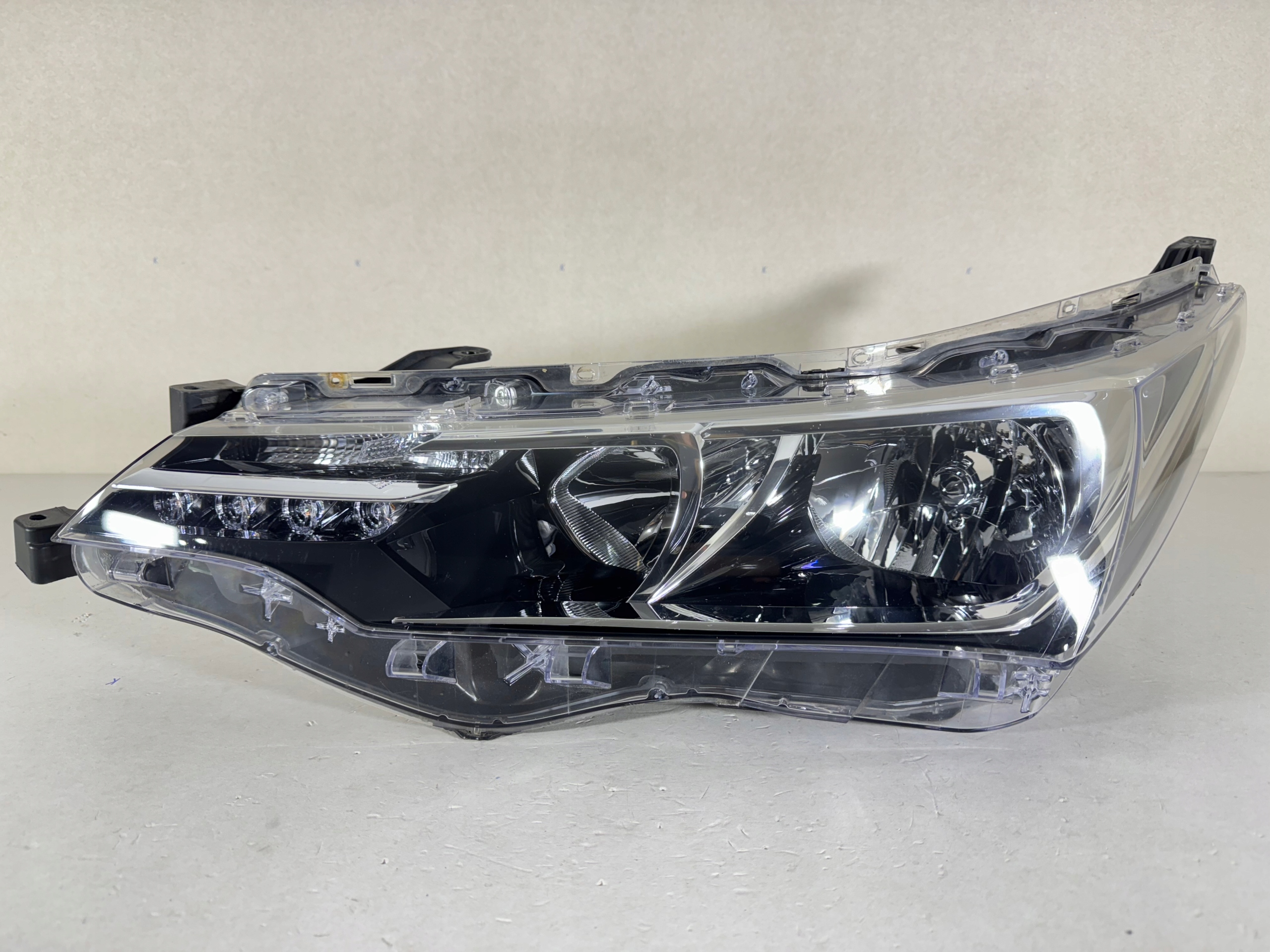 TOYOTA COROLLA E16 LIFT LCI LAMPA LEWA PRZÓD ZWYKŁA LED REFLEKTOR EU - CAŁA