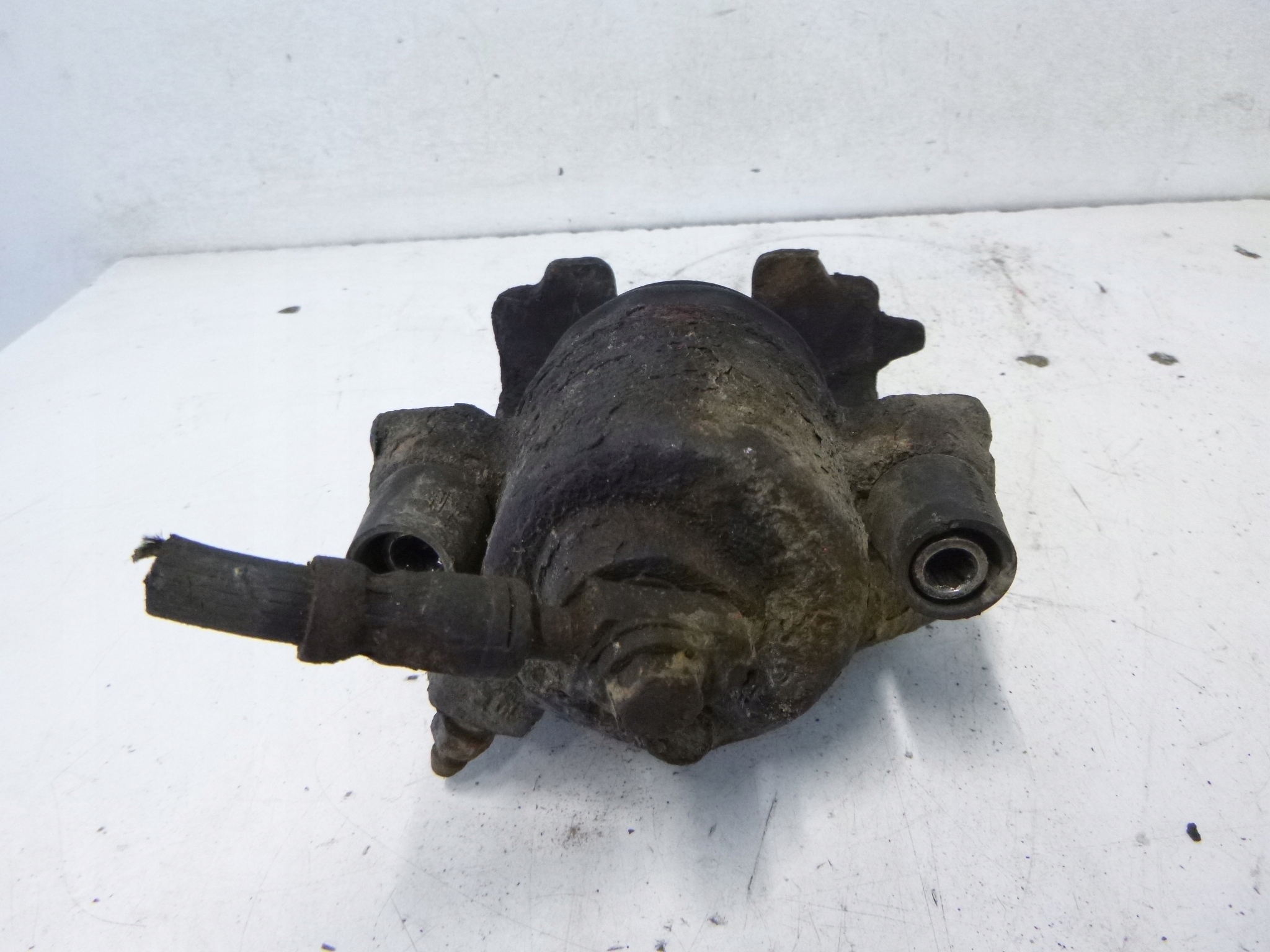 caliper brake front Volkswagen Polo 9N 1.2 05r.