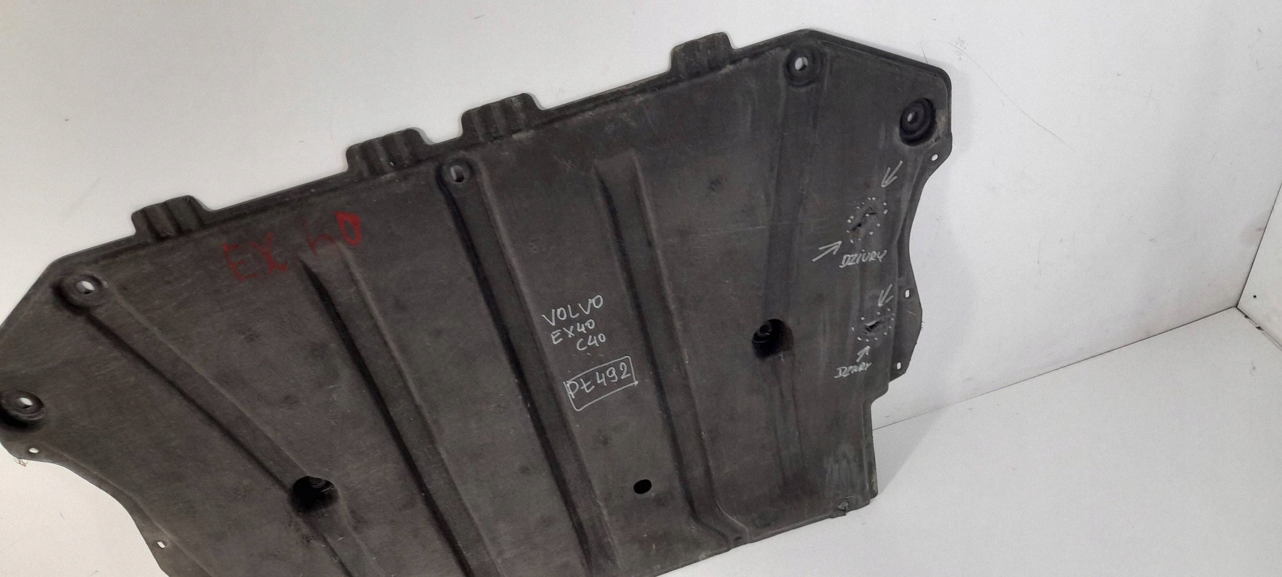 Volvo XC40 C40 EX40 cover below engine 32241087