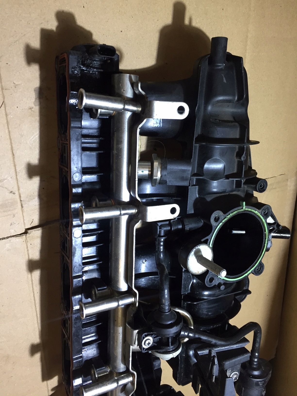 A4 B8 A5 8T 2.0 TFSI intake manifold 06H133185AE