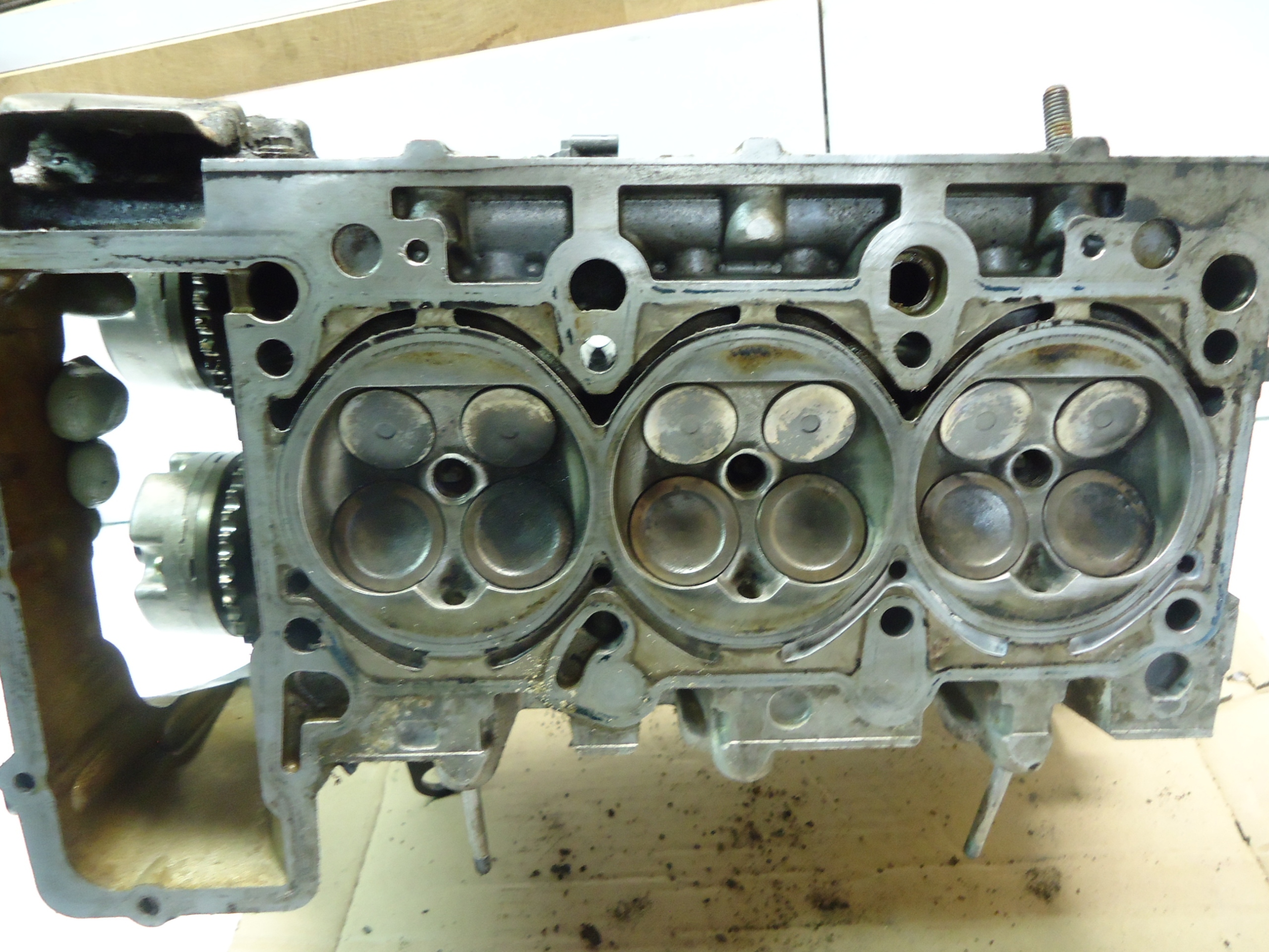 AUDI A5 3.2FSI V6 CAL head. right 06E103404A