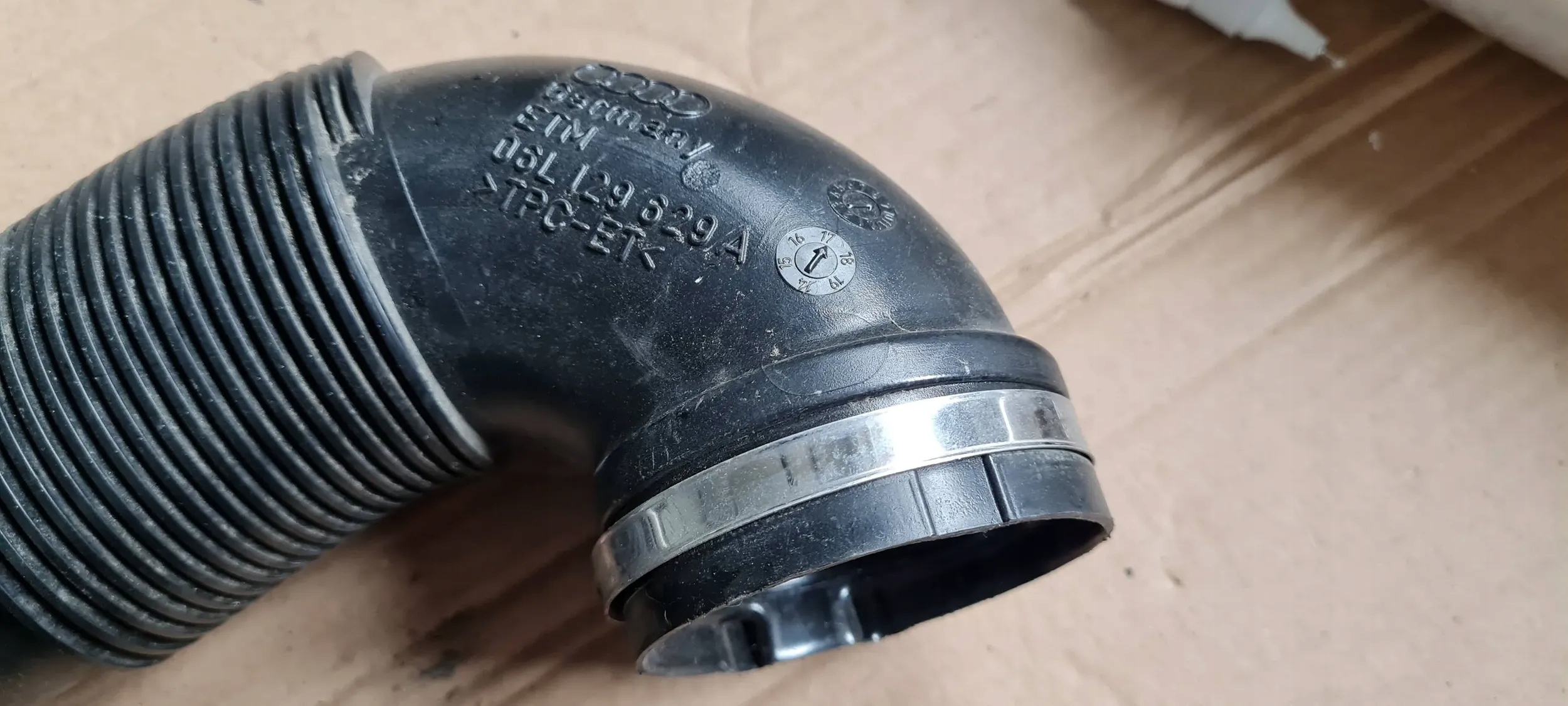A5 8W wiring pipe air 2.0 TFSI 06L129629A A4 B9 8W