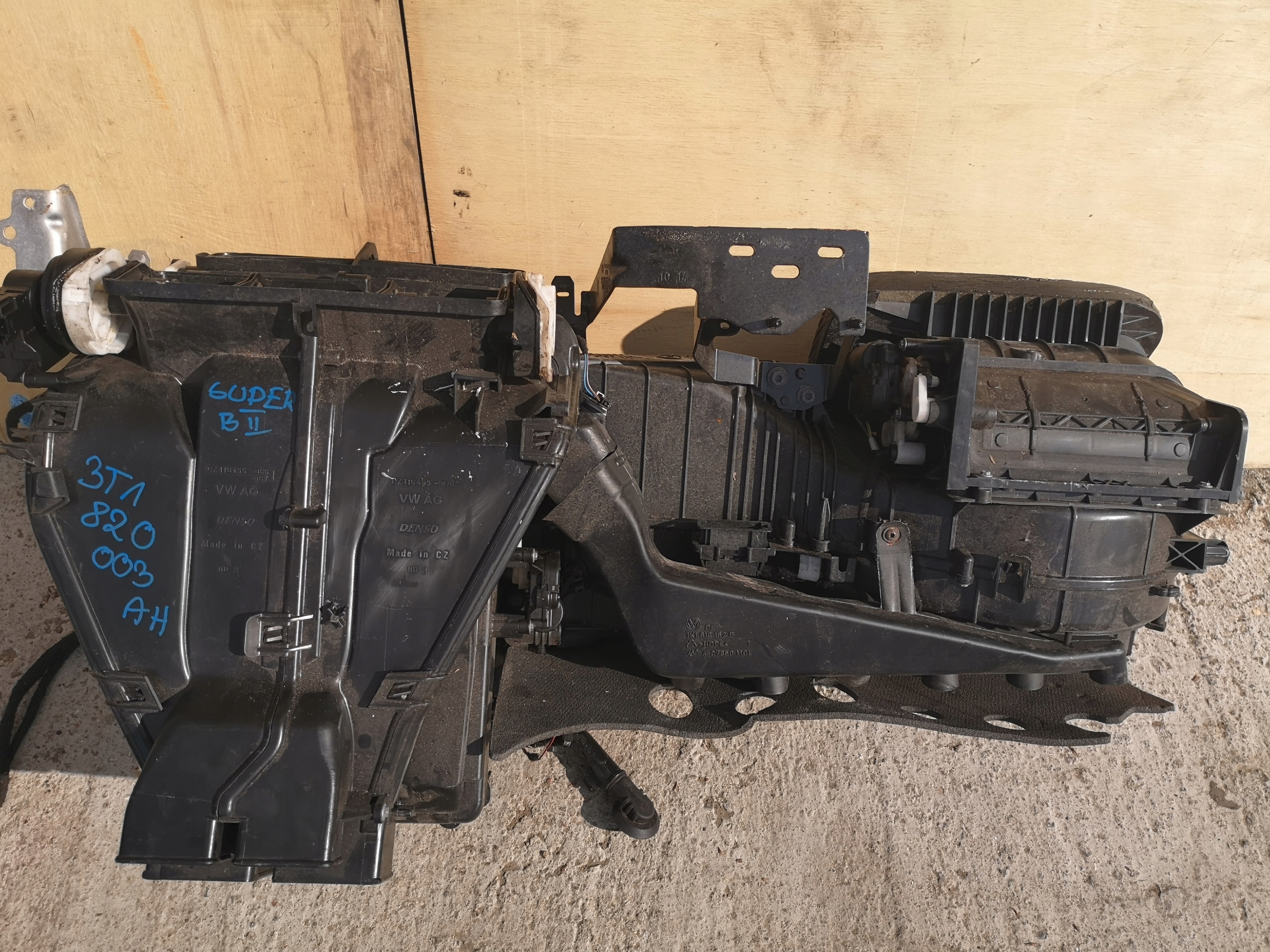 радиатор отопителя корпус Audi A4 B8 A5 РЕСТАЙЛИНГ 8T1820005A