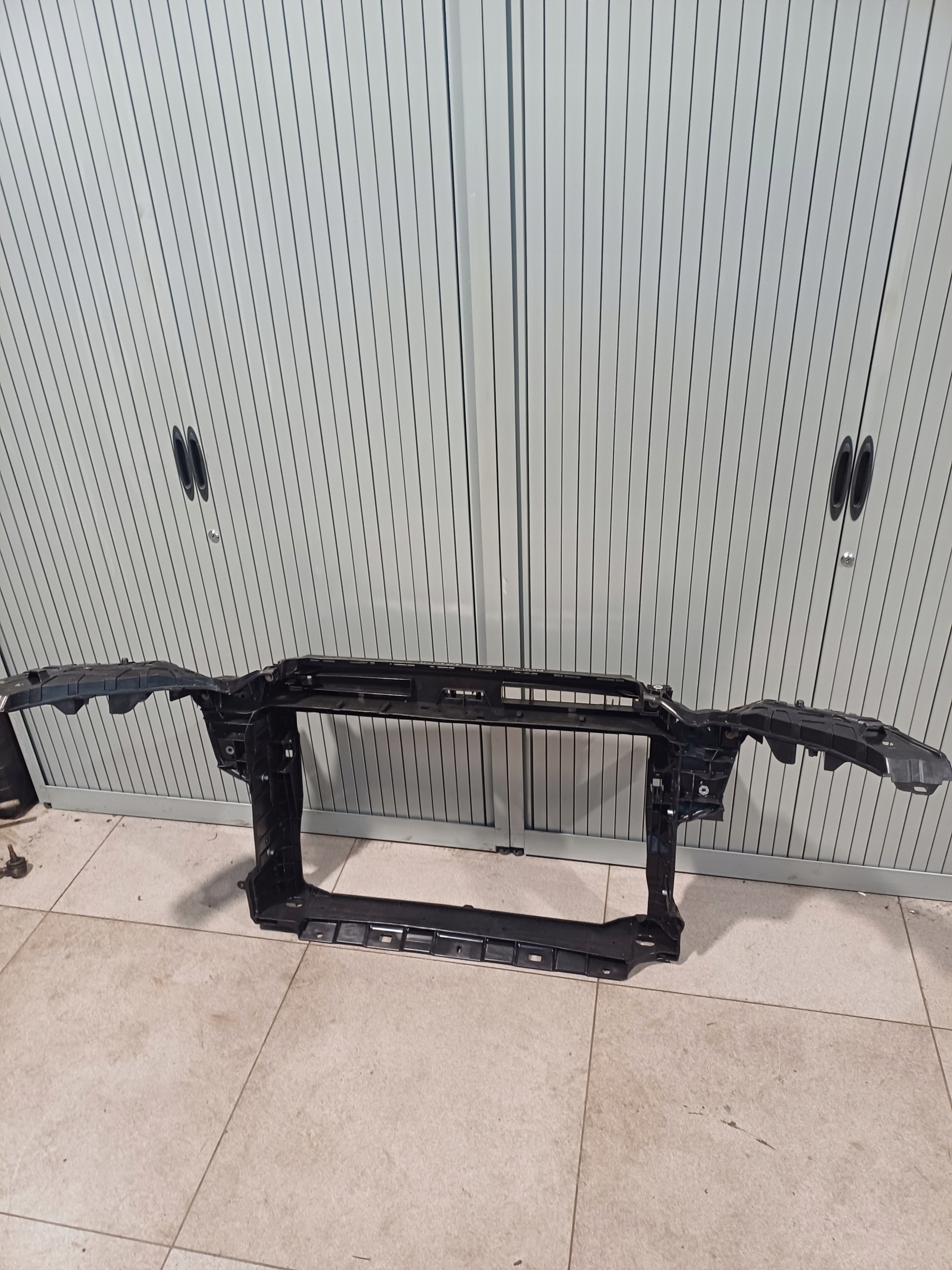 bar, wall front AUDI Q3 83H 2025R 83H805594