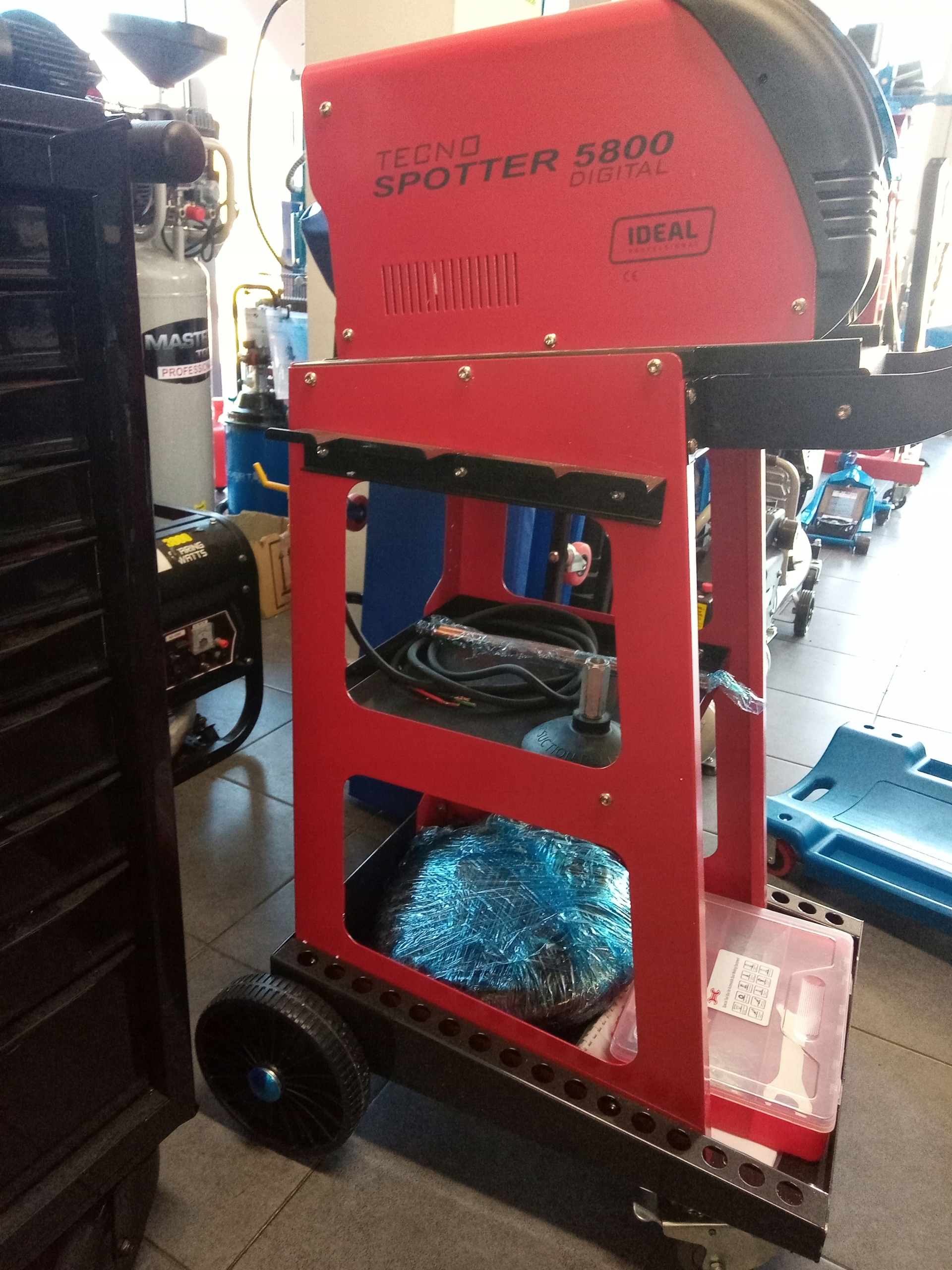 КОРРЕКТИРОВЩИК КОРРЕКТИРОВЩИК РЕМОНТ ЛИСТОВОГО МЕТАЛУ ЗВАРЮВАЛЬНИЙ АПАРАТ