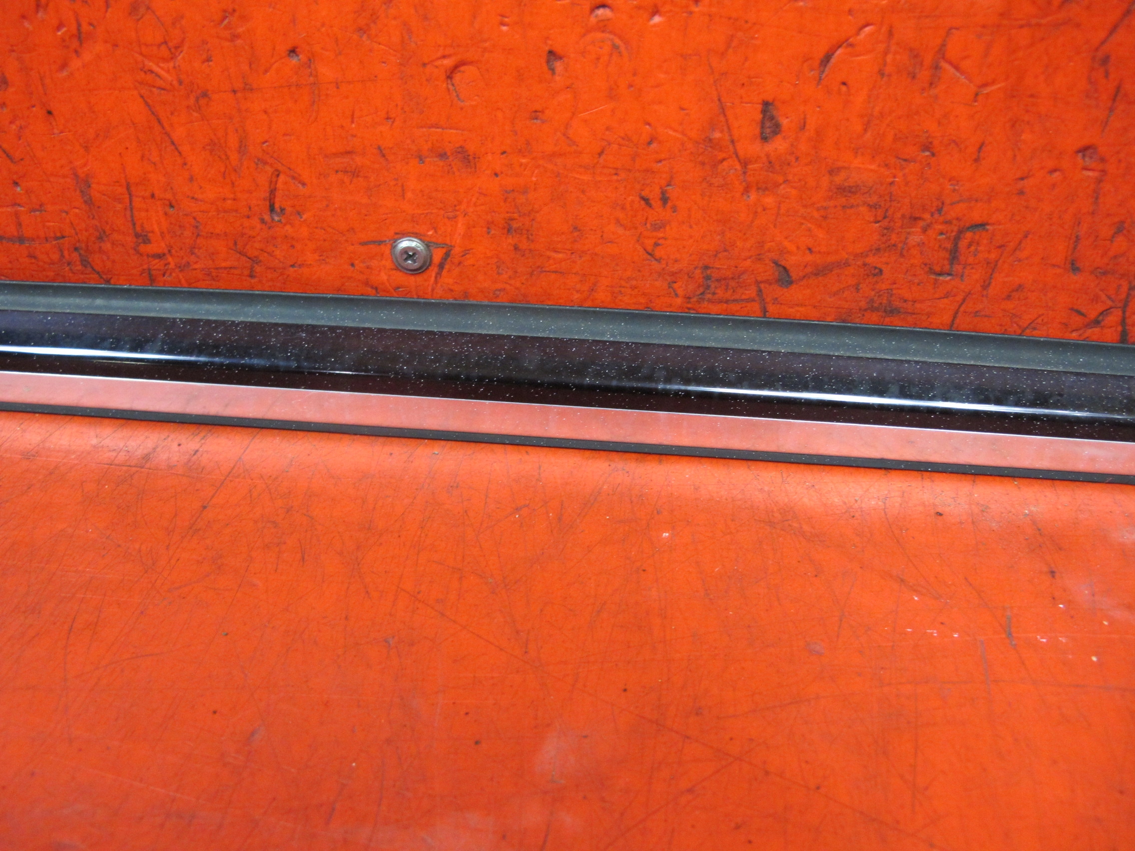 MERCEDES W220 S-KLASA moulding dust left rear part