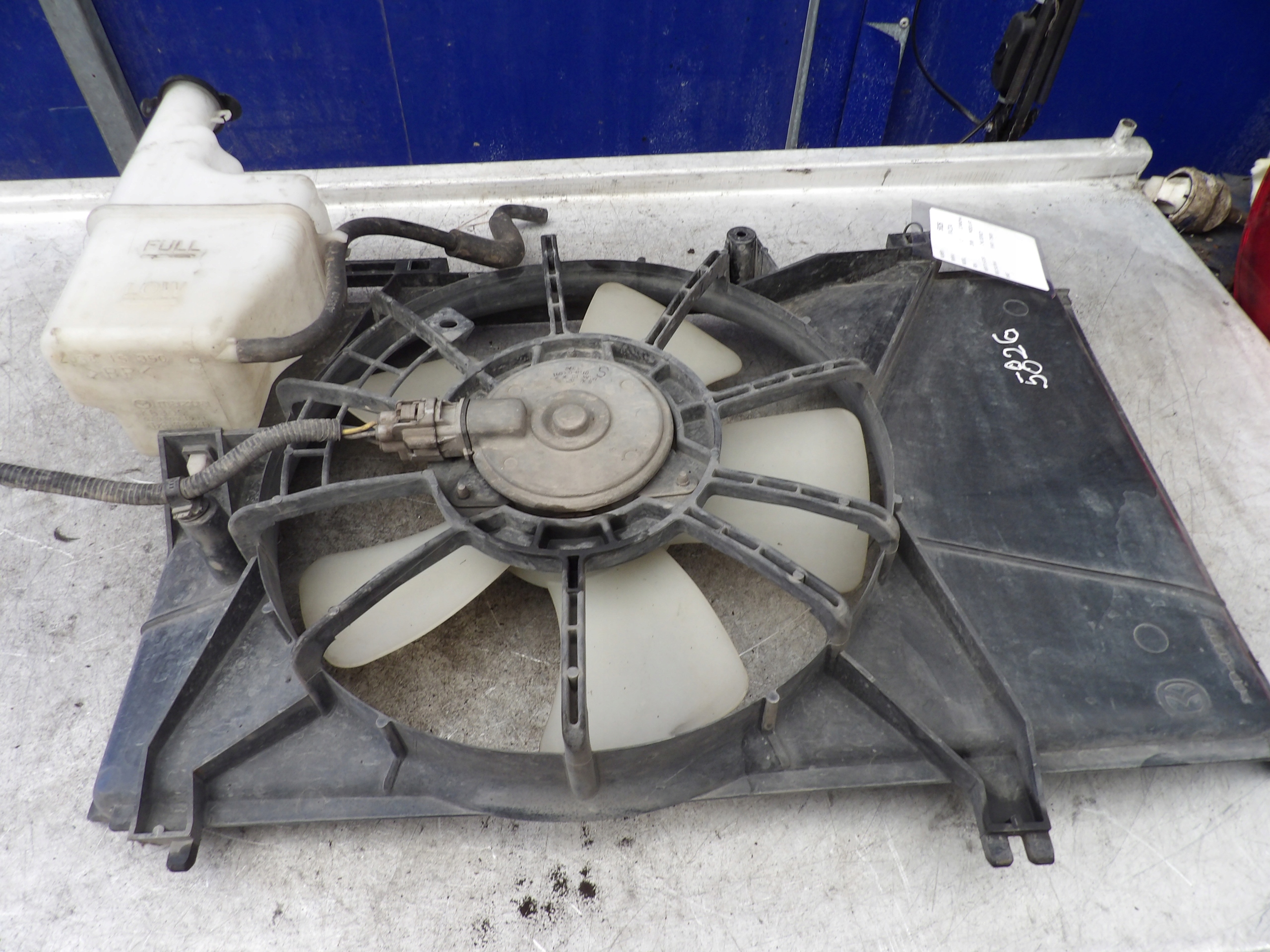 Mazda 2 MK3 1,3 - 75km Ventola radiatore
