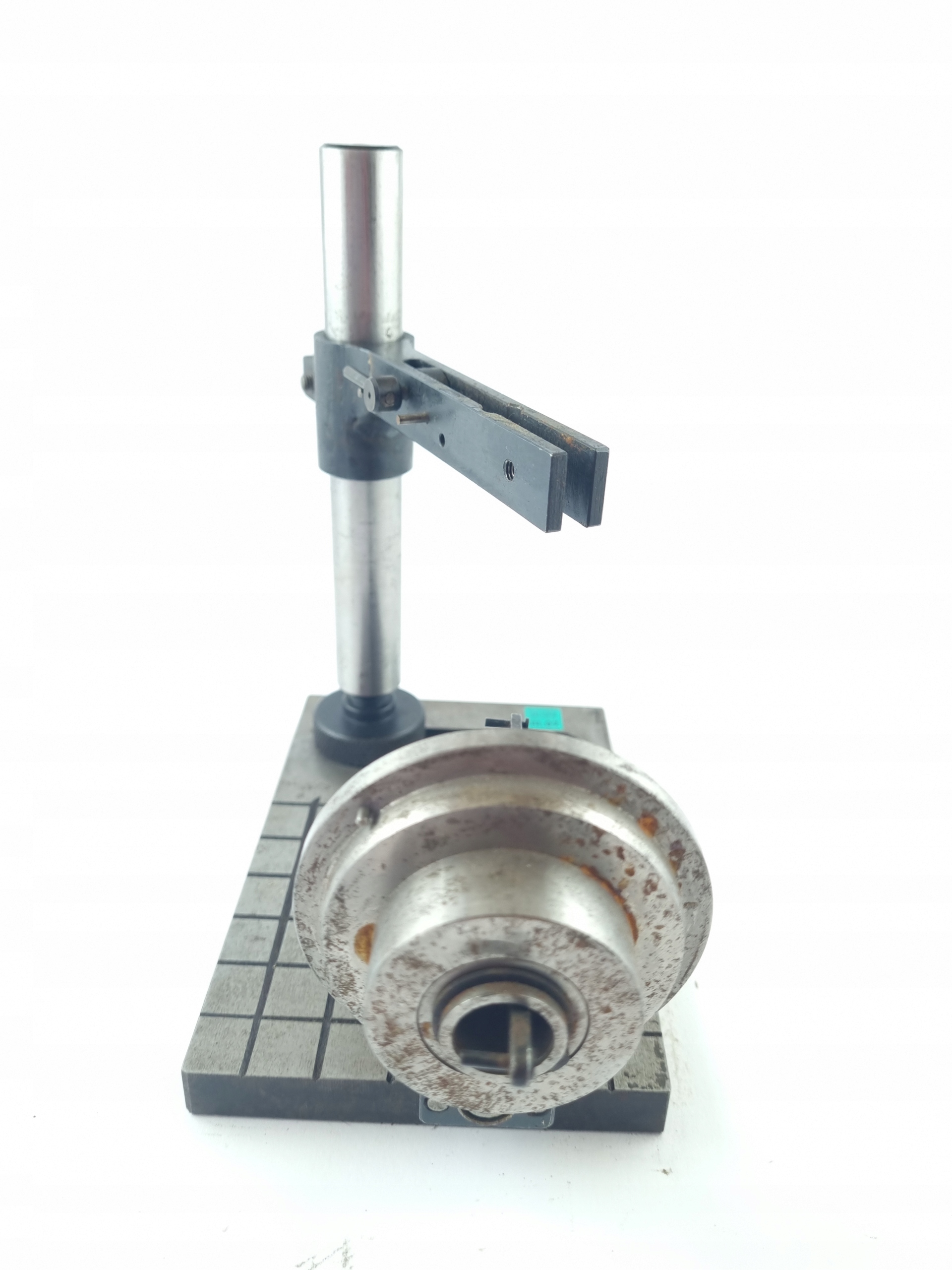 Вимірювальна база з канавками для датчика