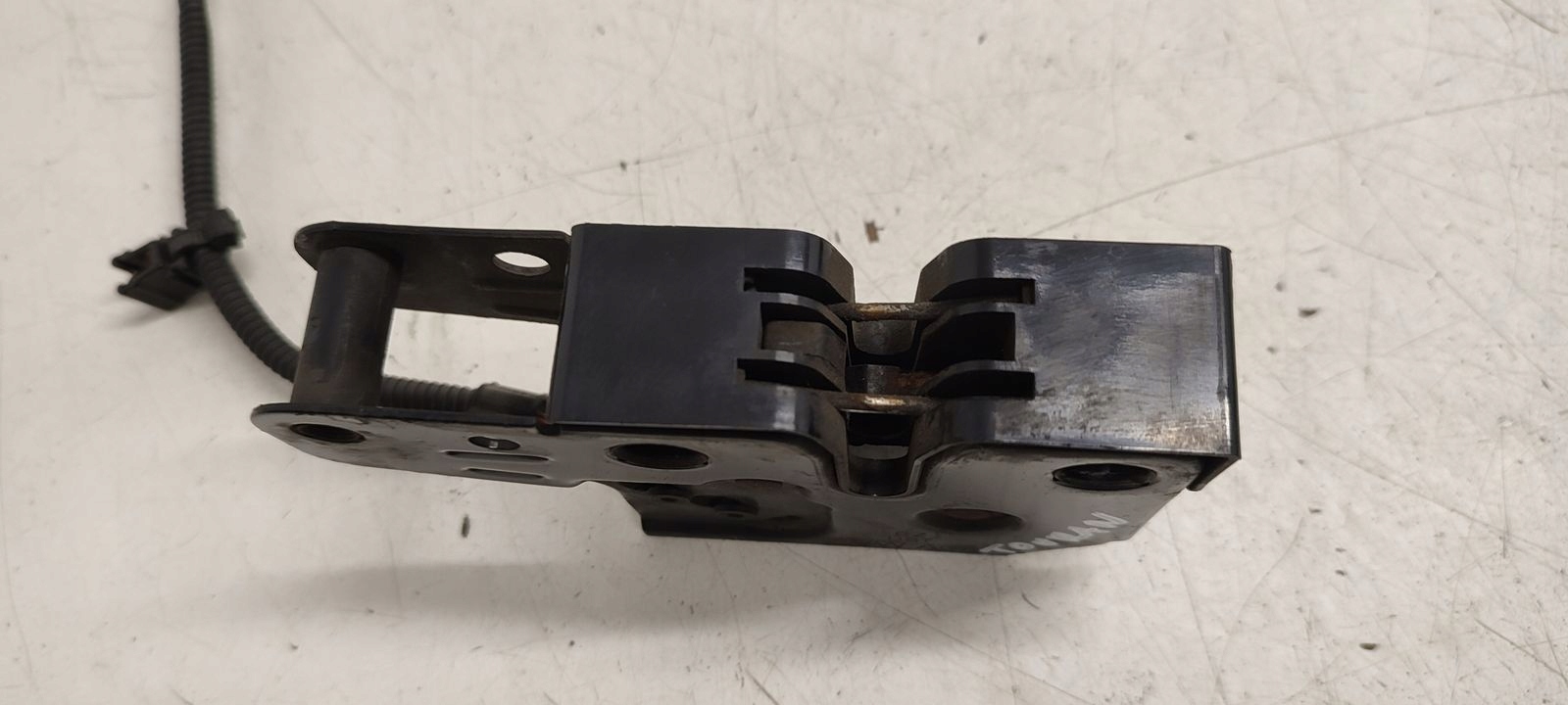 bonnet latch lock VW Touran and LIFT 1,4 TSI