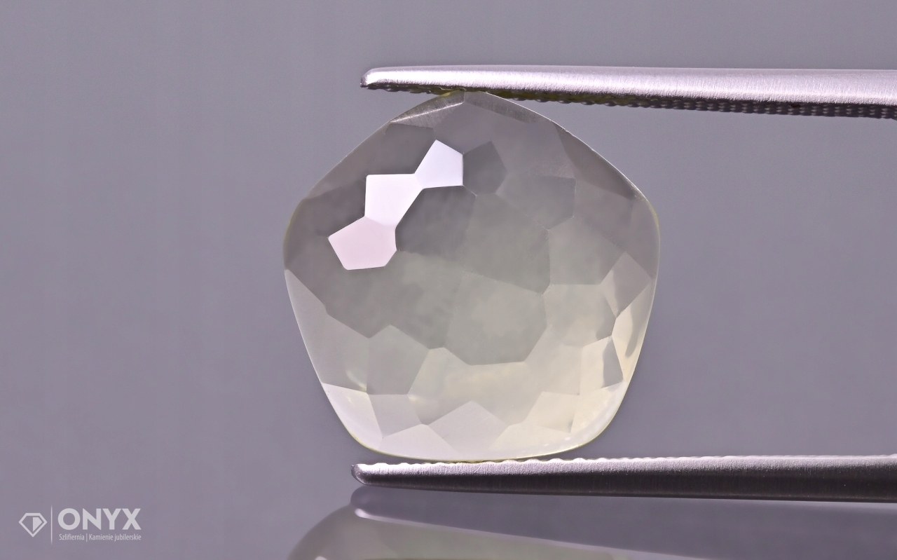 Křemen lemon fazetovaný nepravidelný 14x14 mm