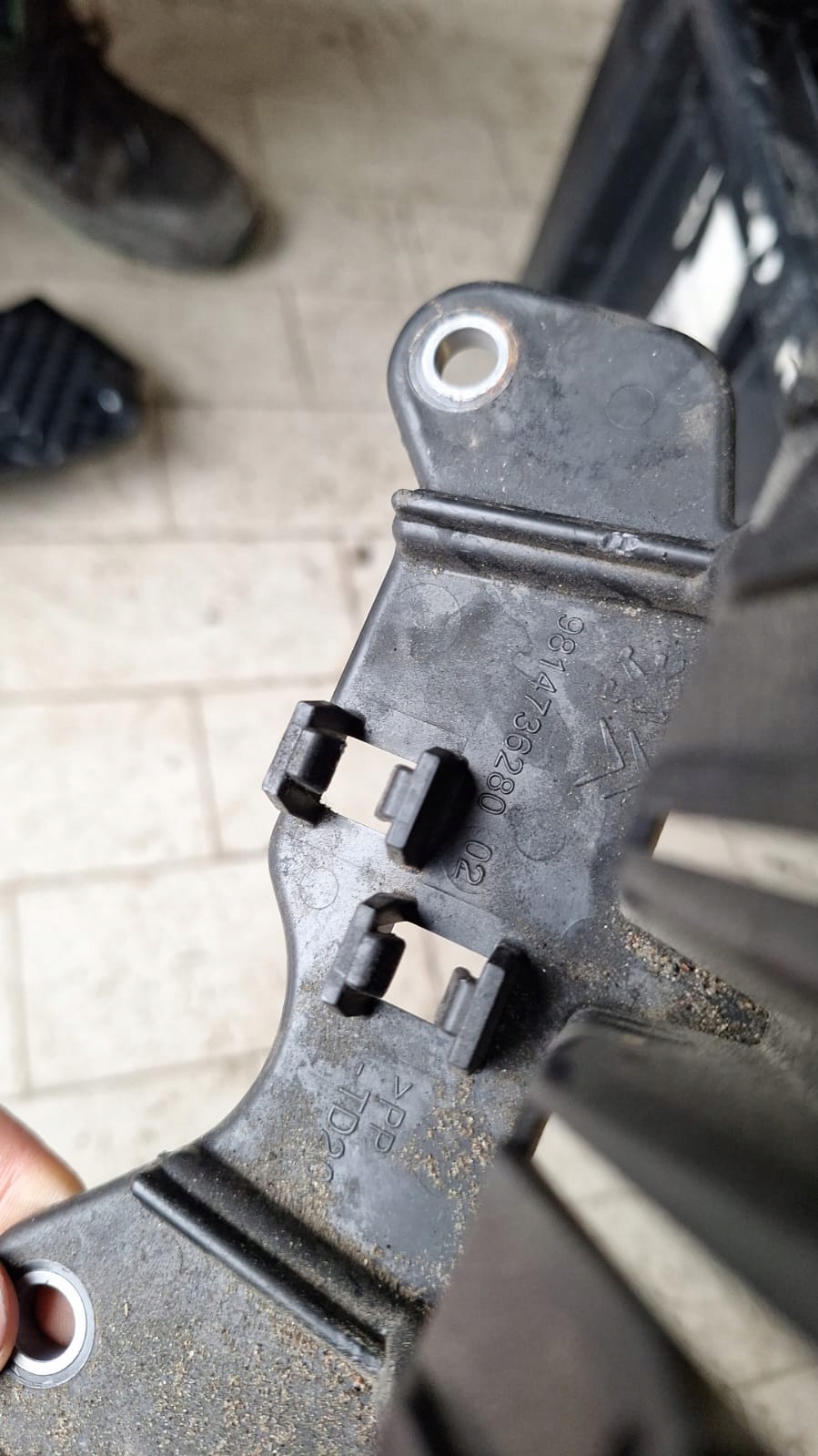 halter des sicherungskastens DS7 CROSSBACK 9814736280
