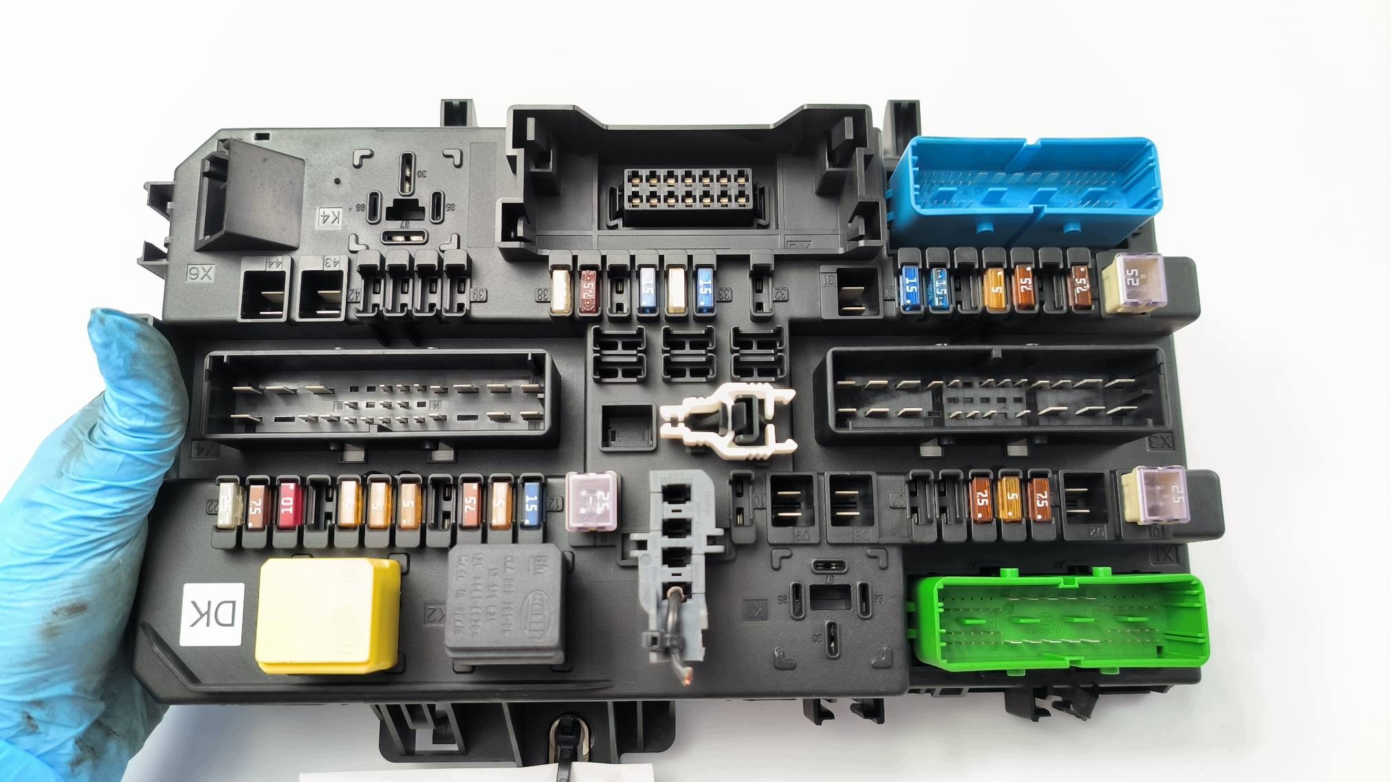 Module fusibles 13180774 OPEL ASTRA H III