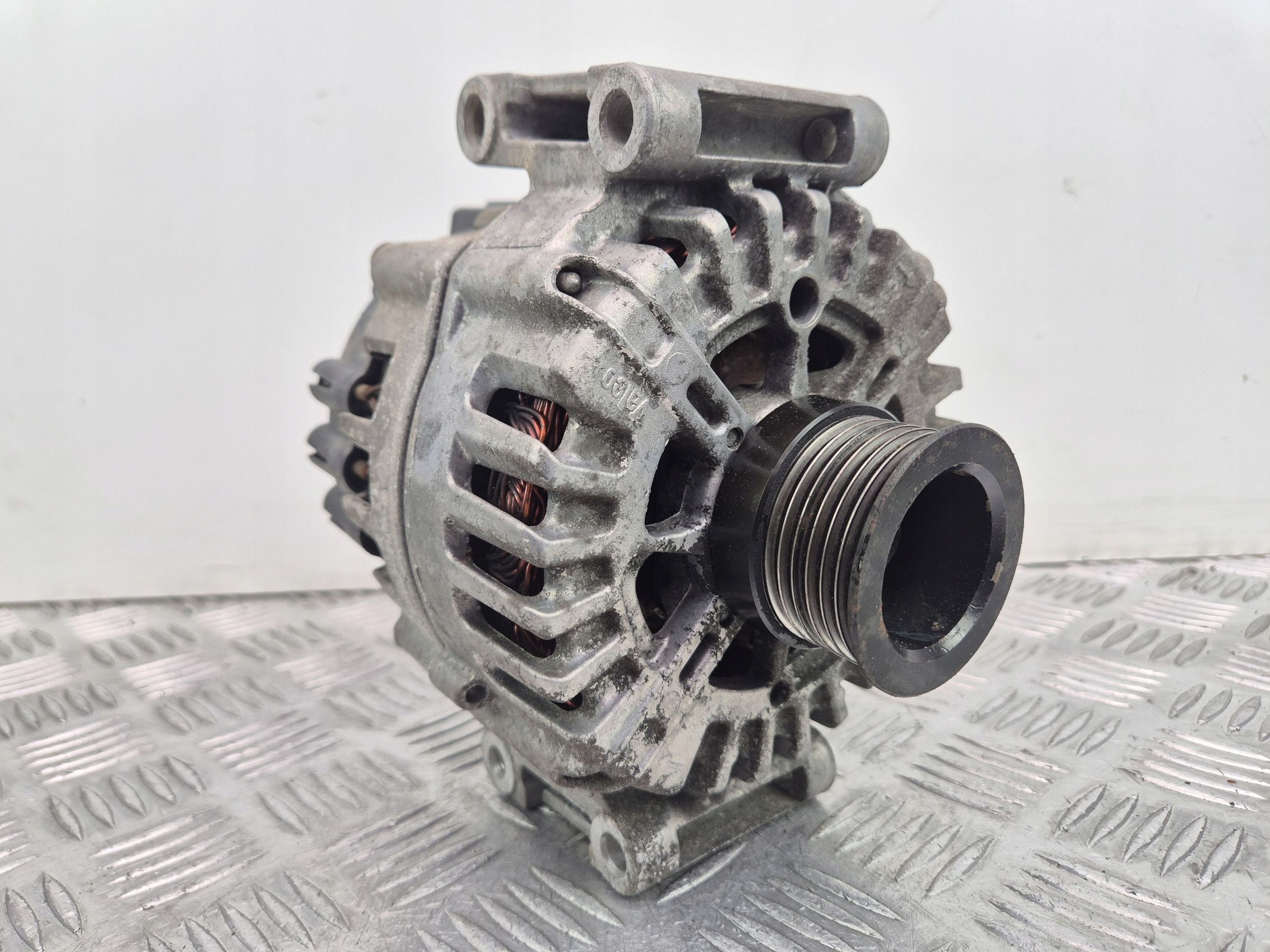 Mercedes Sprinter W907 W910 2.2 Alternator A0009068404