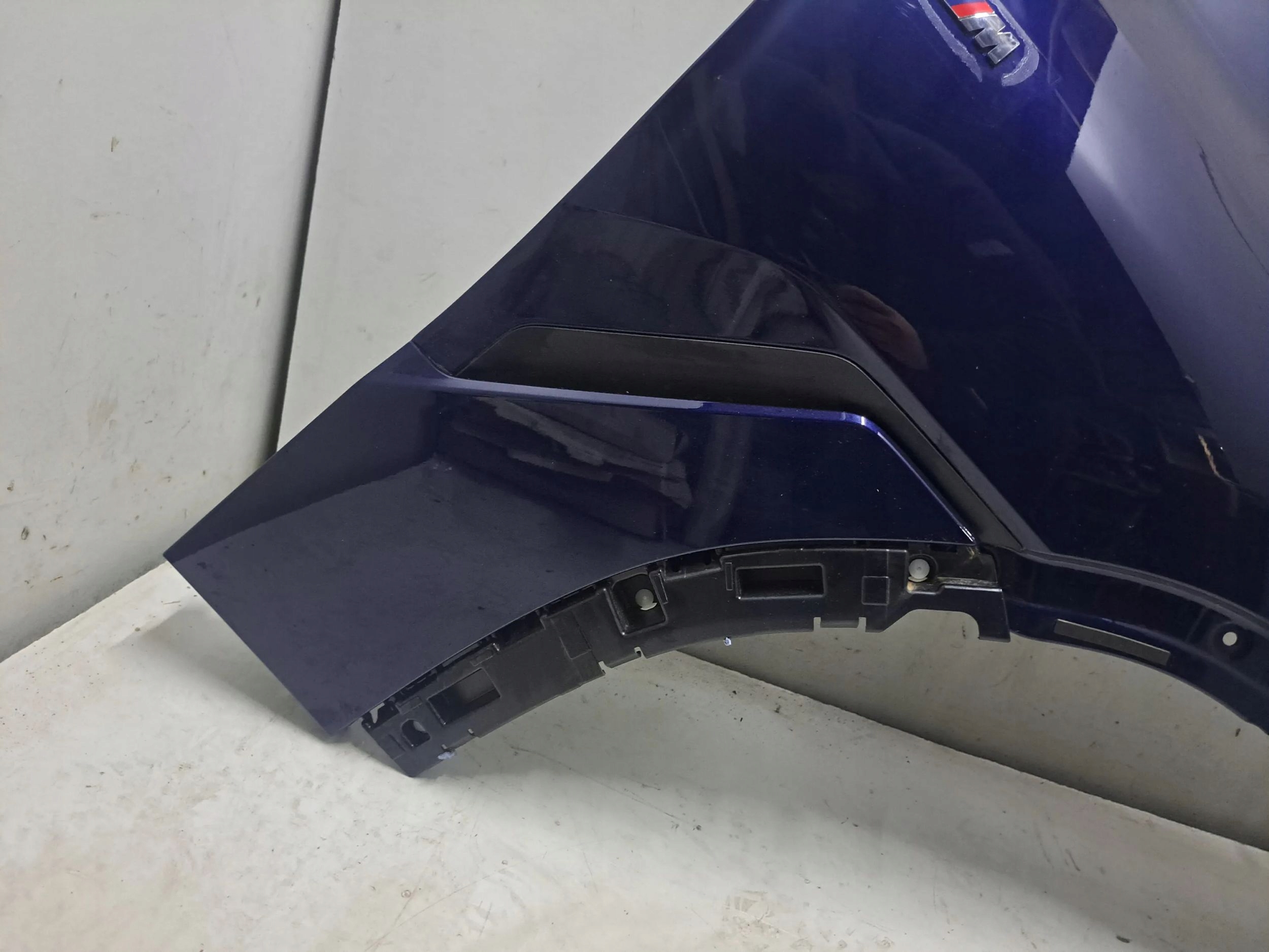 BMW X6 G06 2022 Przód strona prawa Błotniki Kolor niebieski