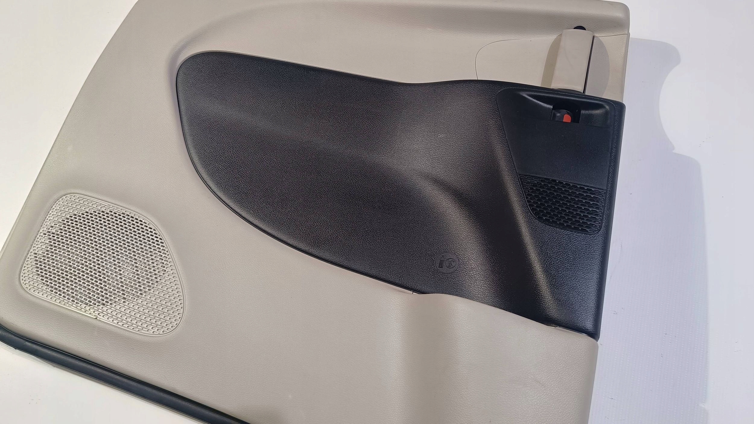 side upholstery side door blinds left rear part Chrysler Pacifica 16-22