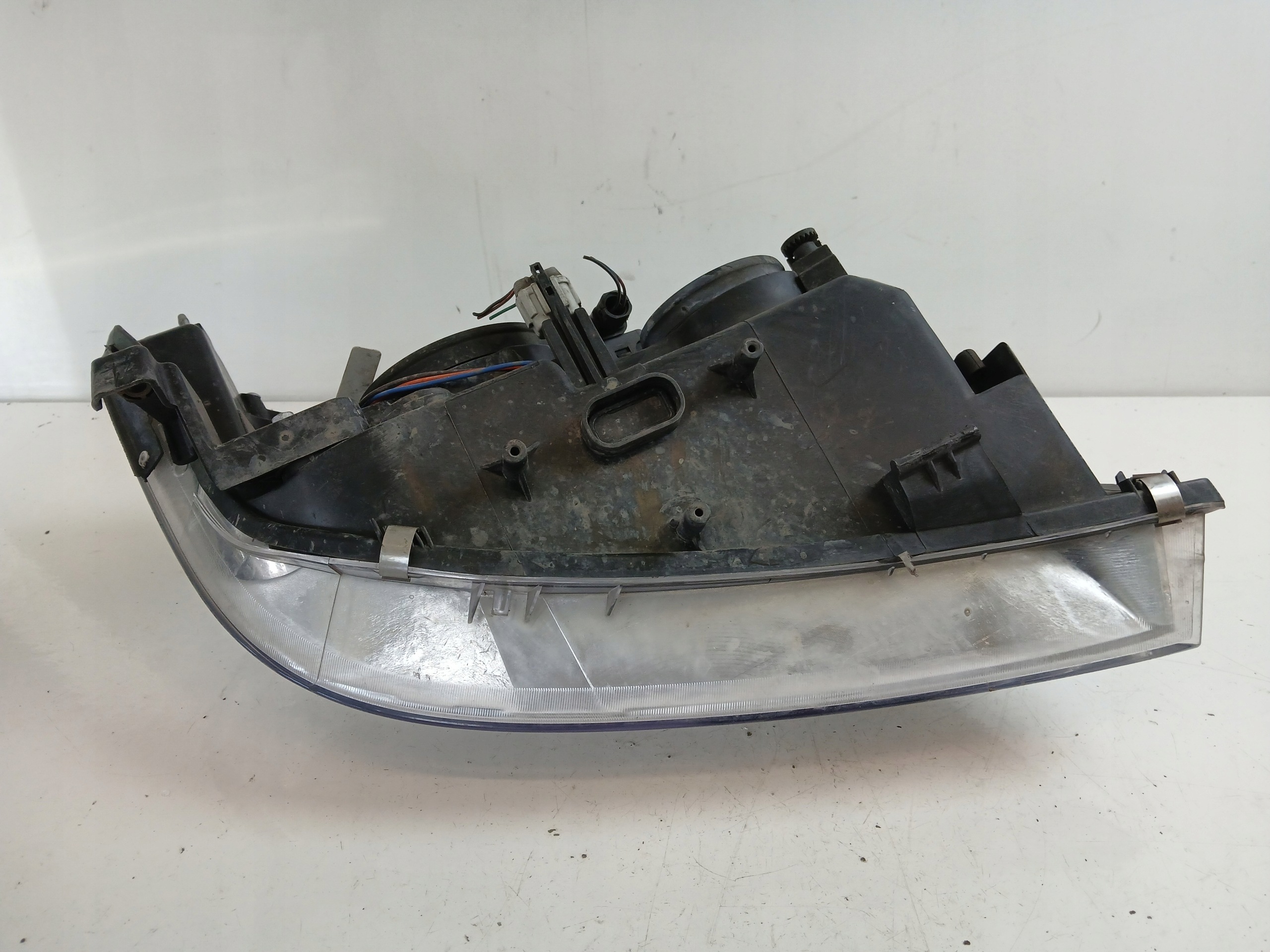 NISSAN PRIMERA P12 feu gauche avant beau
