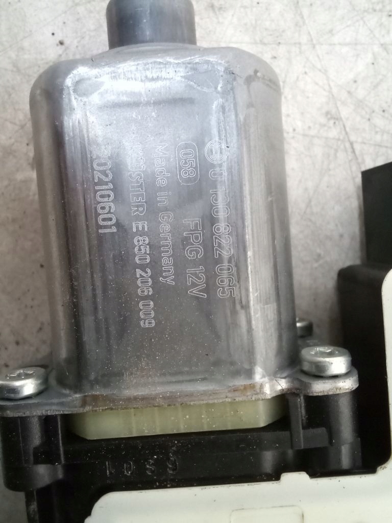 Skoda Fabia 3 III module mini motor windows right front 2Q2959406C