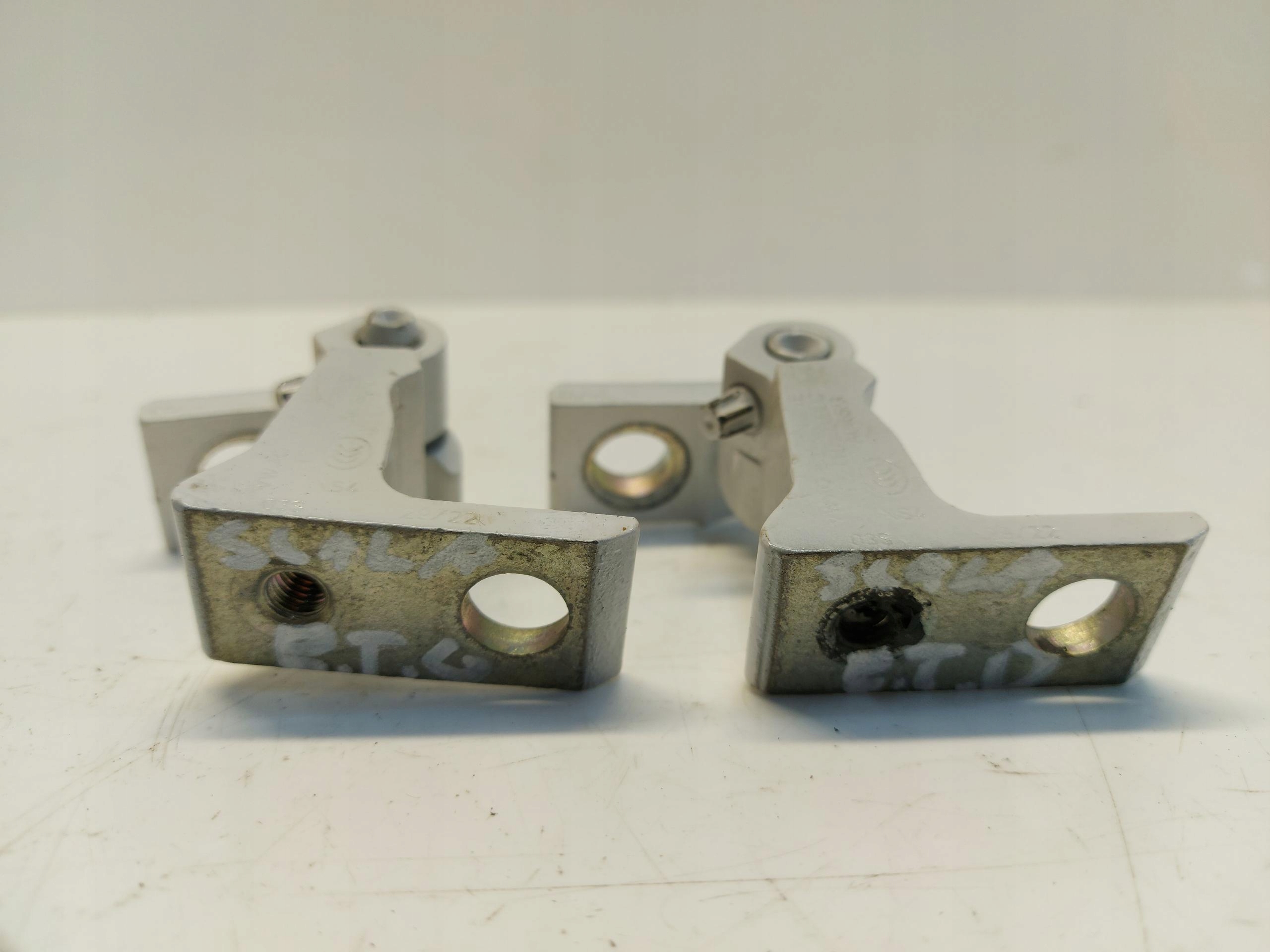 SKODA SCALA hinges right rear part SCALA 019238