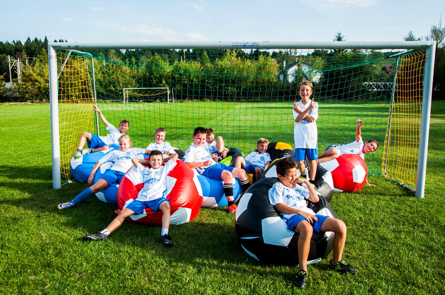 PILKA PUFA XXXL100cm FOTEL PIŁKI WOREK+ PODNÓŻEK Kod producenta PUFA100CZARNOBIALA+PODN