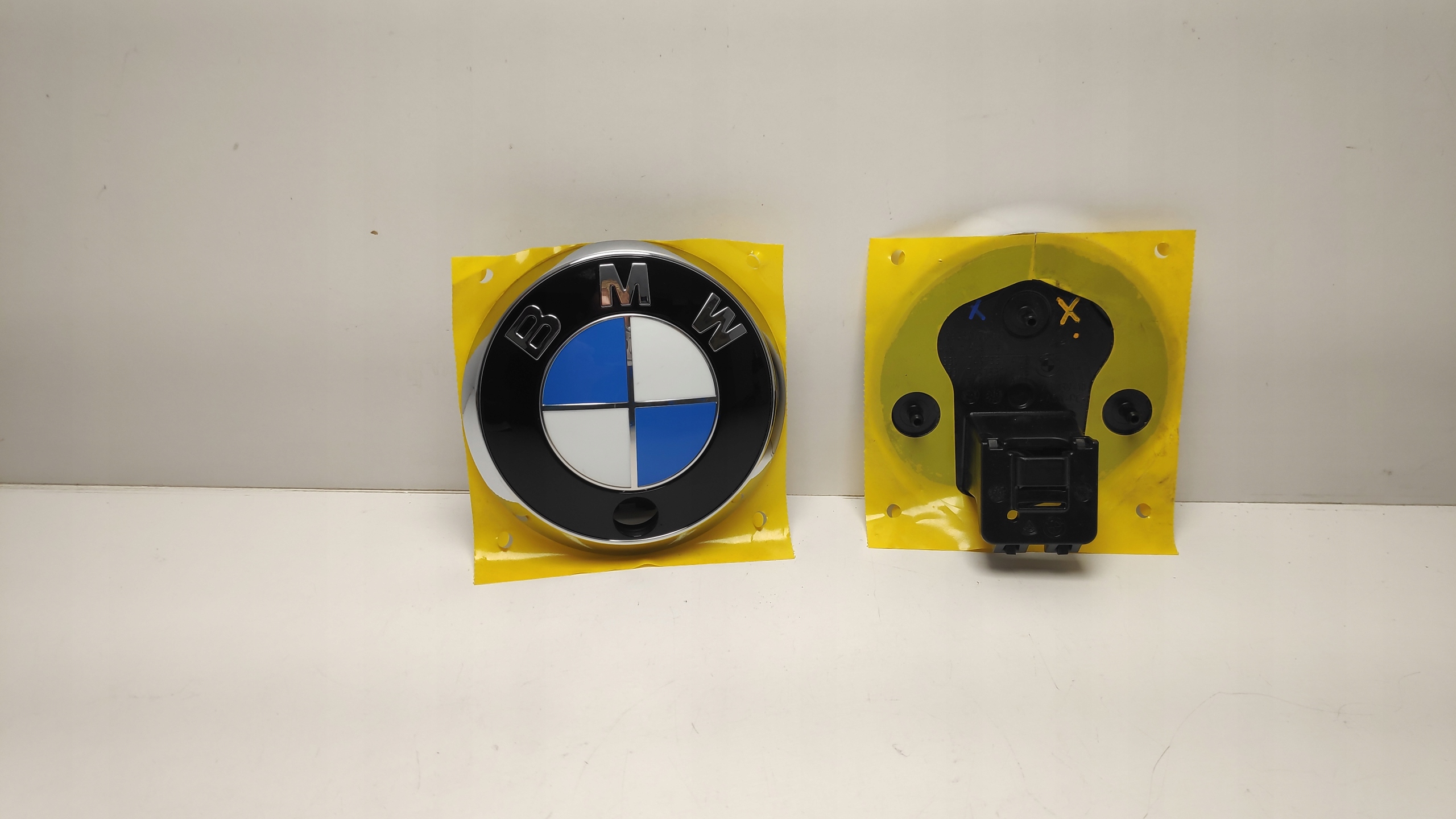 BMW 4 G23 ZNACZEK EMBLEMAT KLAPY KAMERA 7497531