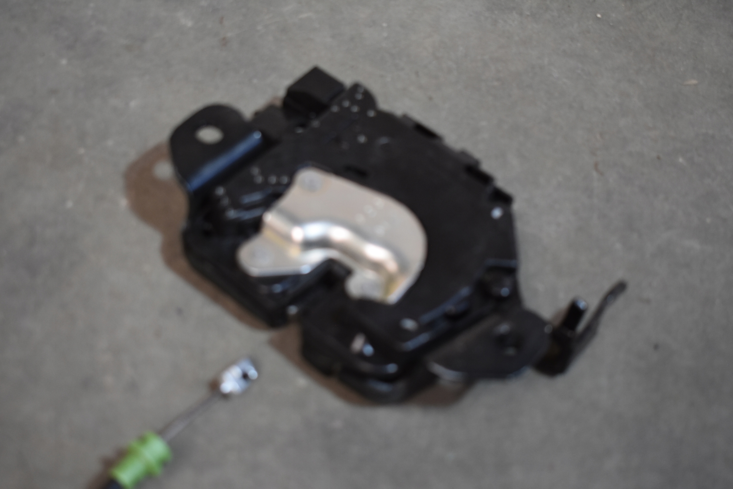 IDEALNY lock DOCIAG bonnet boot BMW G70 1