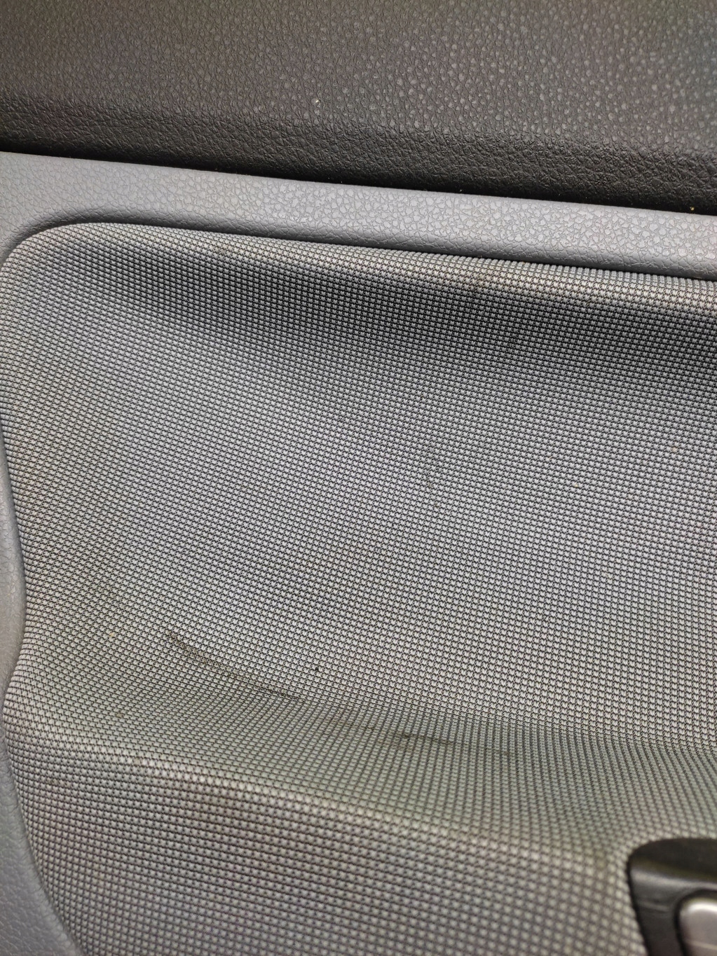 FORD C-MAX TAPICERKA BOCZEK DRZWI LEWY TYŁ Numer katalogowy części TAPICERKA