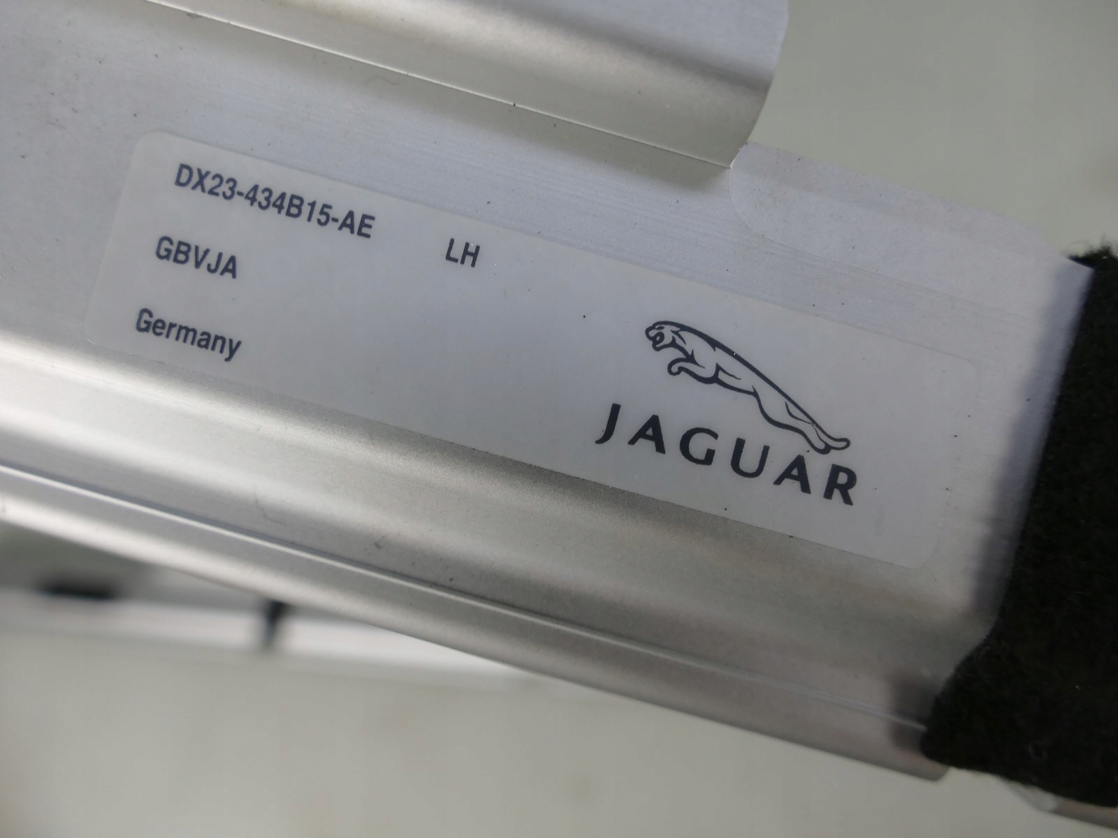 JAGUAR X250 SPORTBRAKE rail holder boot