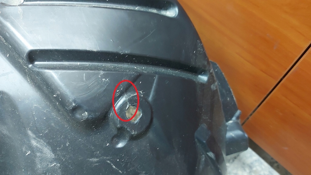 mudguard left front TOYOTA YARIS IV 20