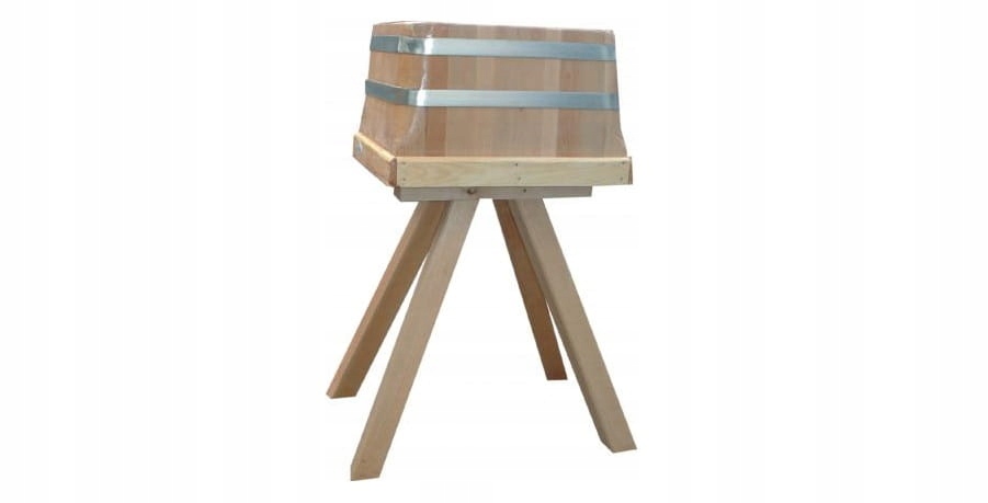 

Tradycyjny kloc masarski na drewnianej podstawie