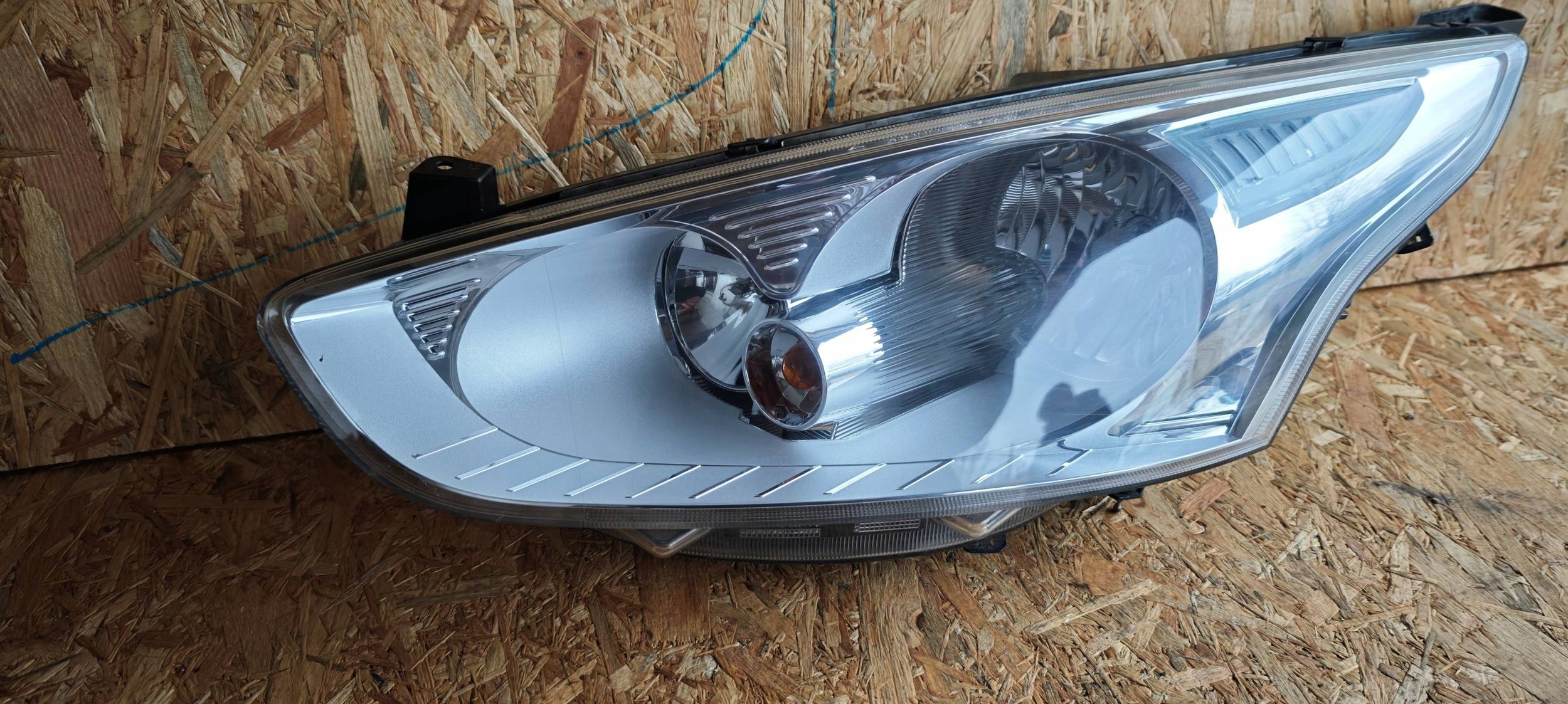 Reflektor vorne Seite links Ford B-MAX AV1113W030