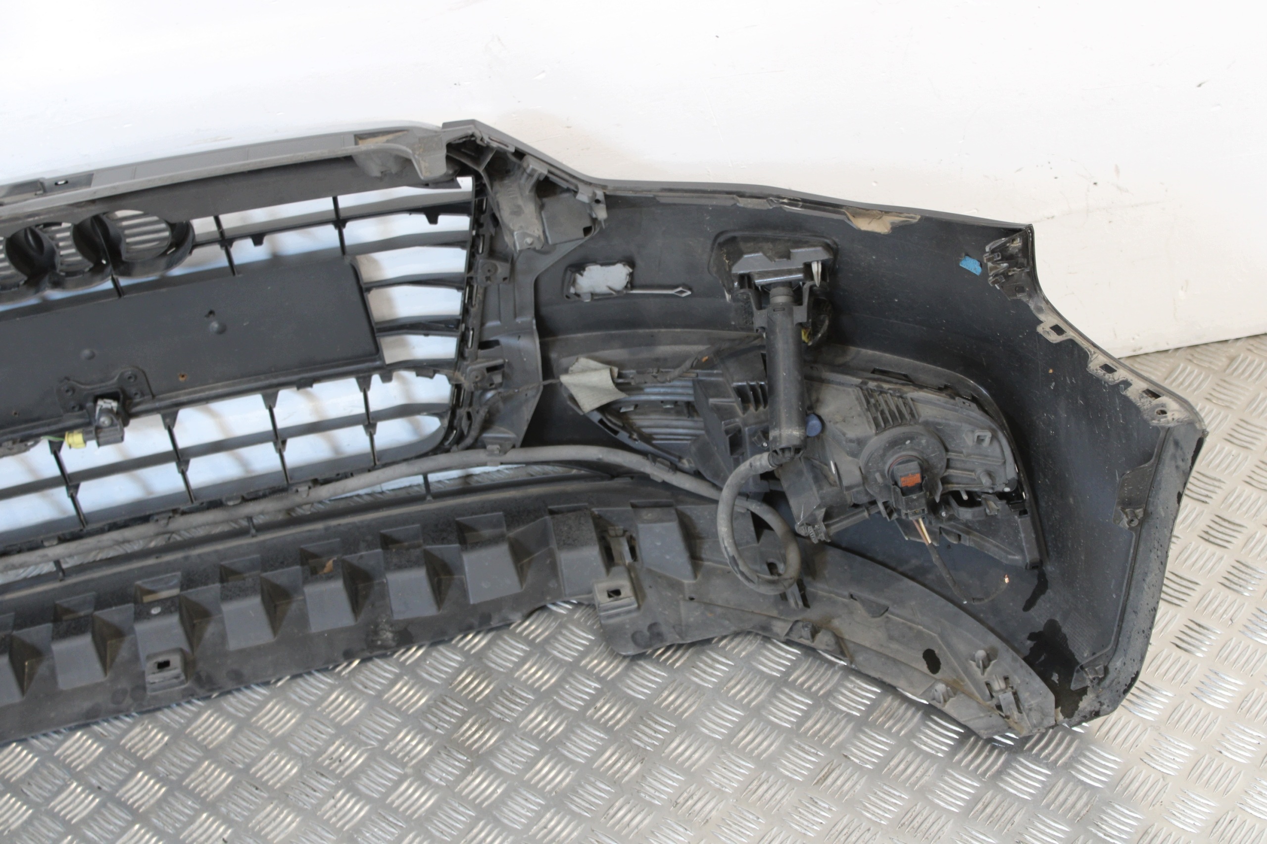 bumper front front washers of lights AUDI A3 8V0 8V4 H/B 2.0 TDI