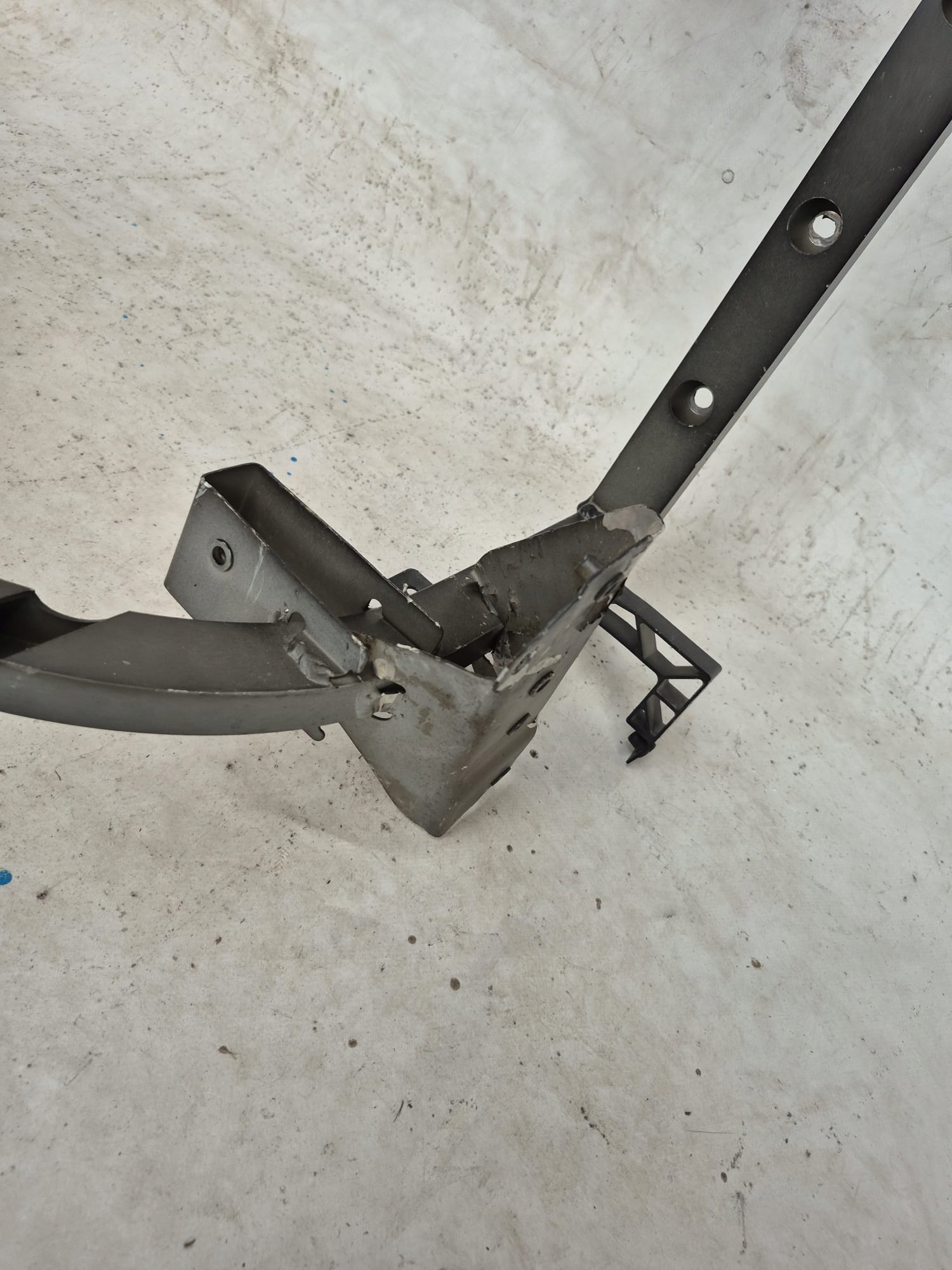 MAXUS 3 E-DELICER EV30 19- front body wall front pillar iron