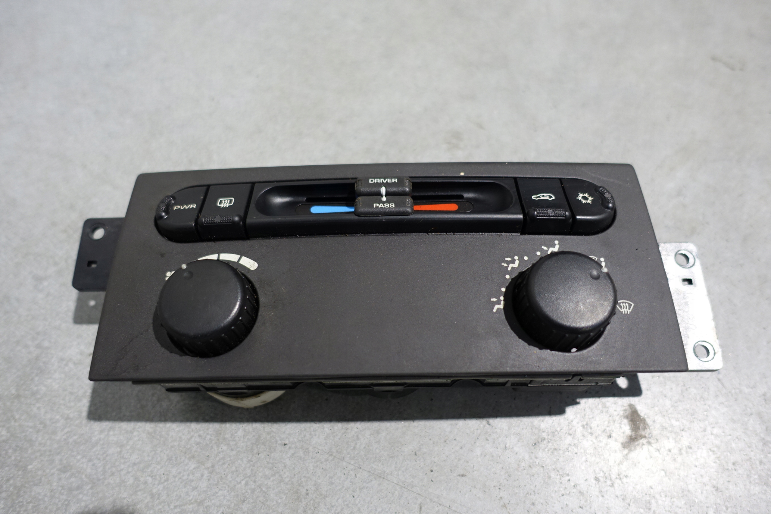 05005460AA - CHRYSLER PACIFA ВІТРОВА ПАНЕЛЬ