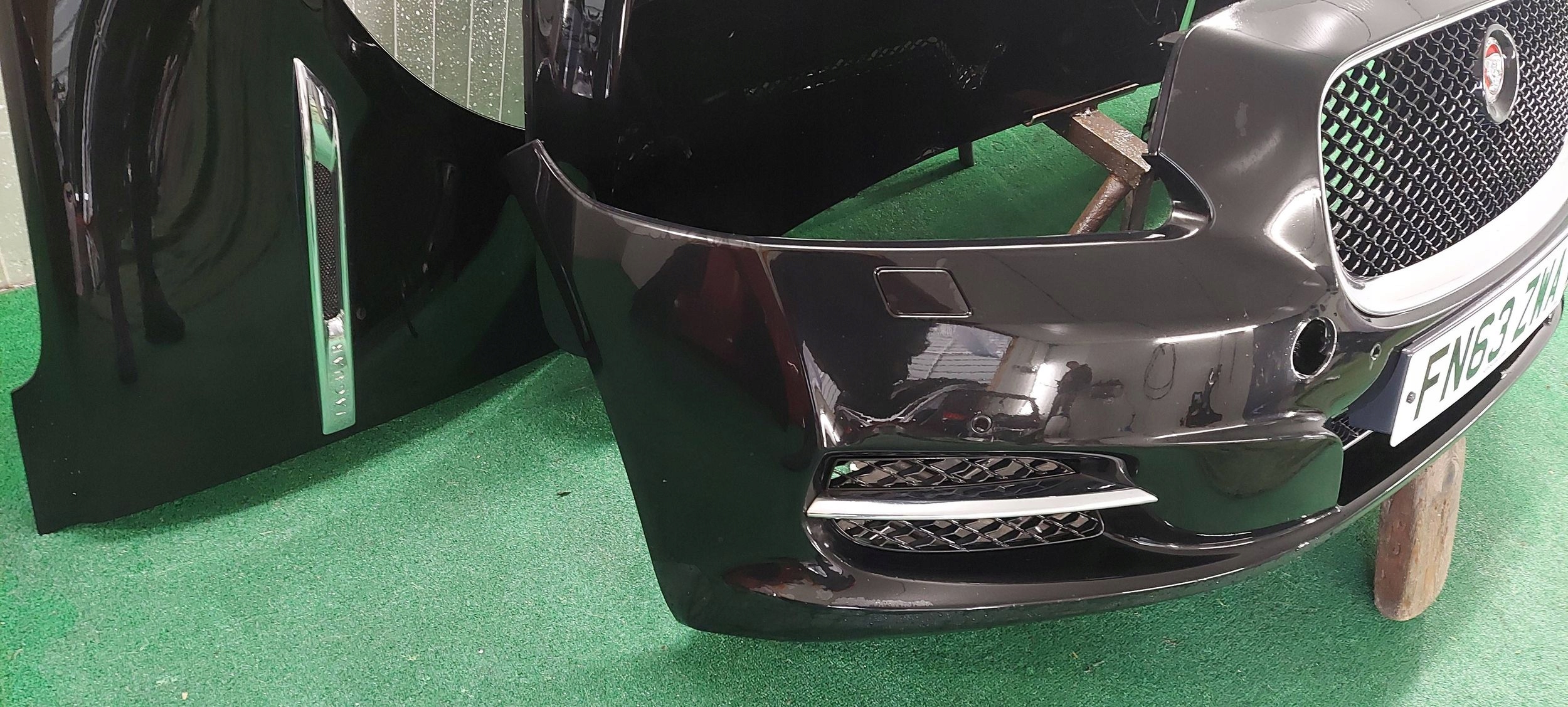 bumper front JAGUAR XJ X351 09-15 LAK: PEL