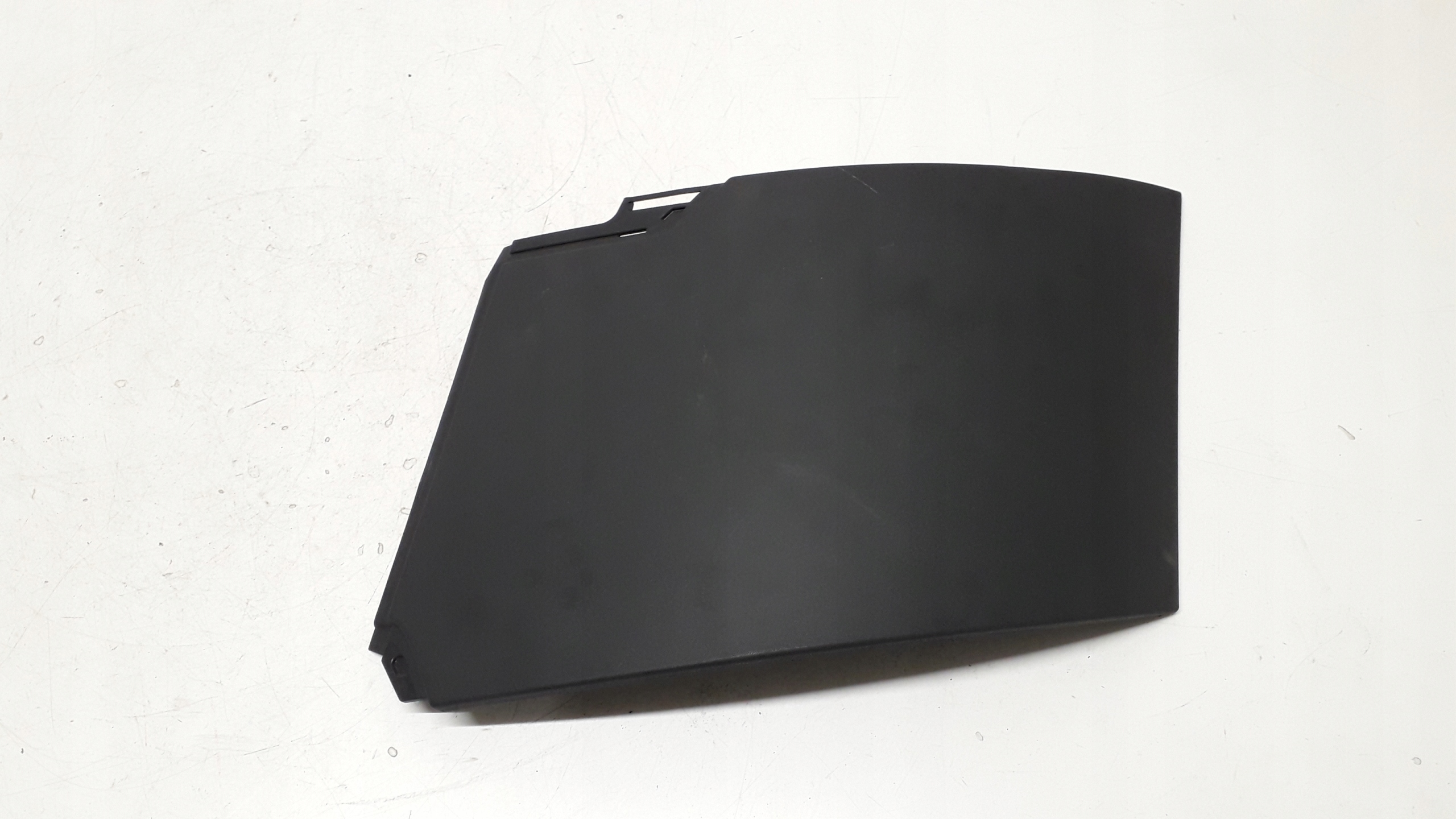 VOLVO FH4 ЛЕВЫЙ УГОЛ КАПОТА 82248300