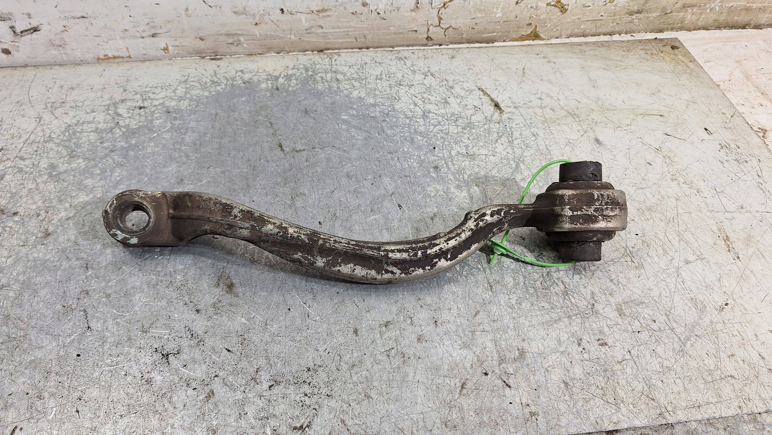 arm right front 21204 MERCEDES W212