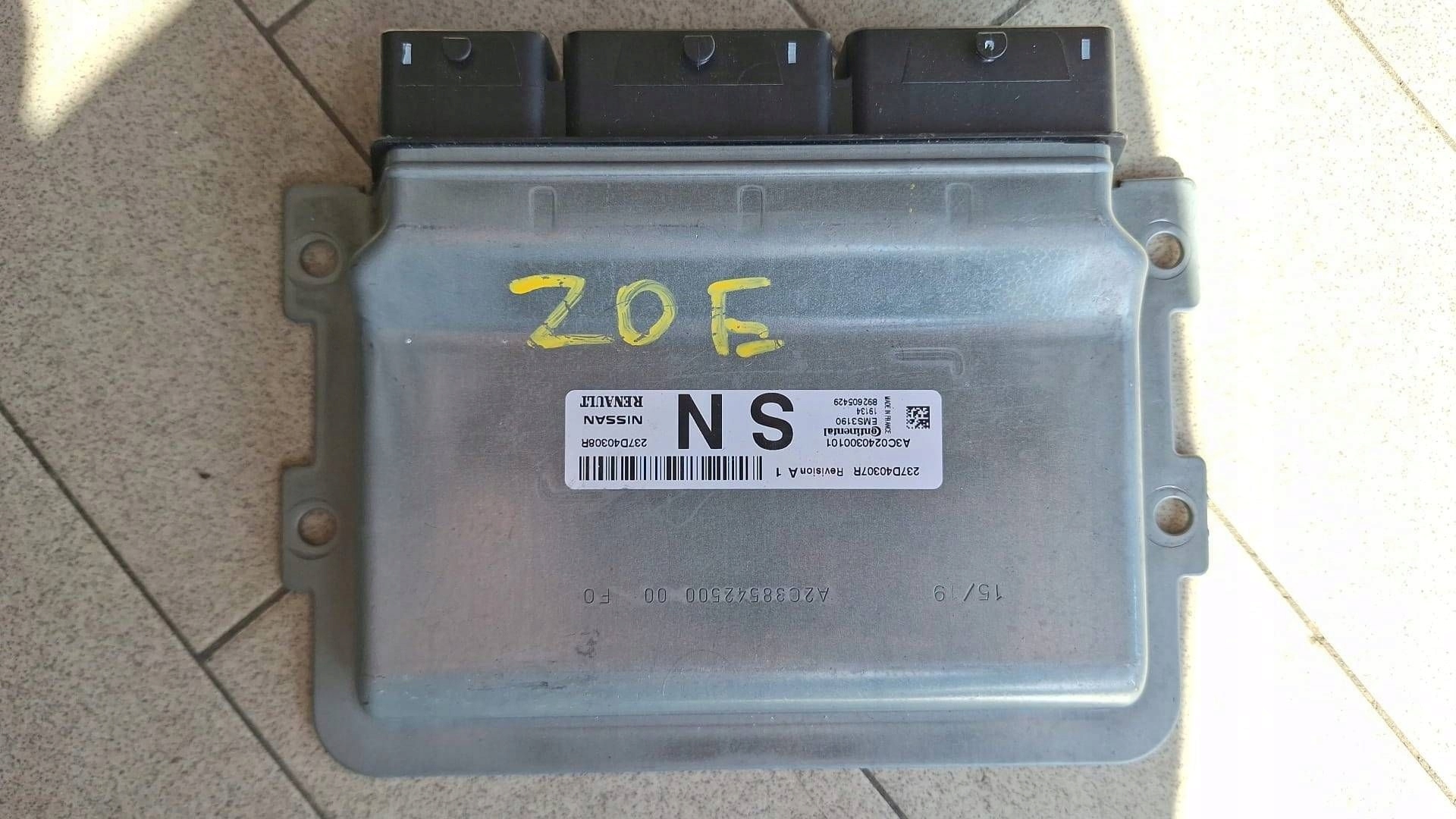 control unit of the engine Renault Zoe 237D40307R as new