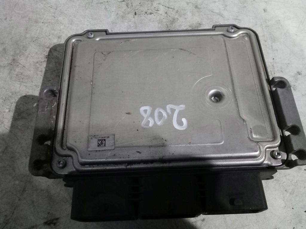 Peugeot 208 and computer of the engine 9805947580
