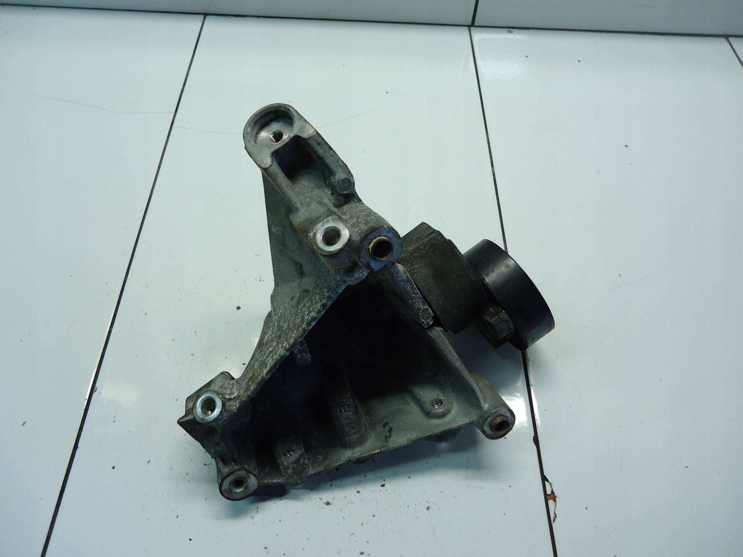 VOLVO S80 XC90 3.2 R6 24V 2007 B6324S engine mount 6G9N-19D624-BC