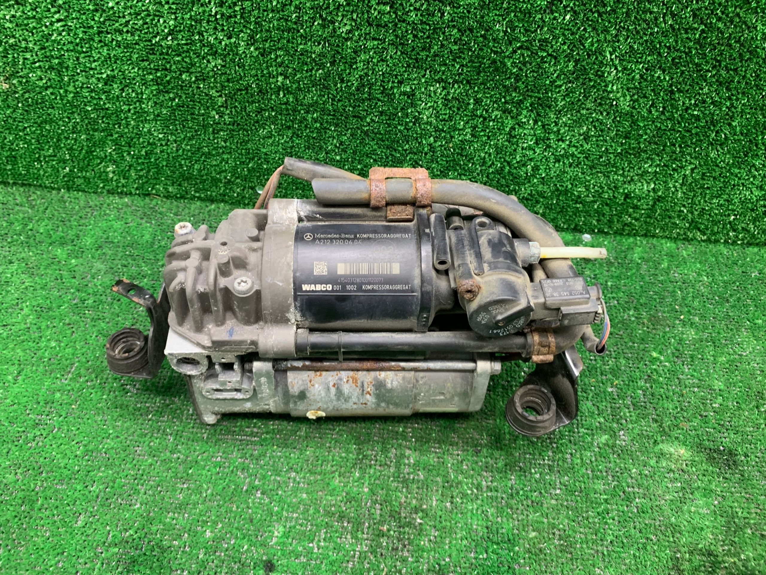 MERCEDES W212 W218 KOMPRESOR ZAWIESZENIA AIRMATIC A2123200404