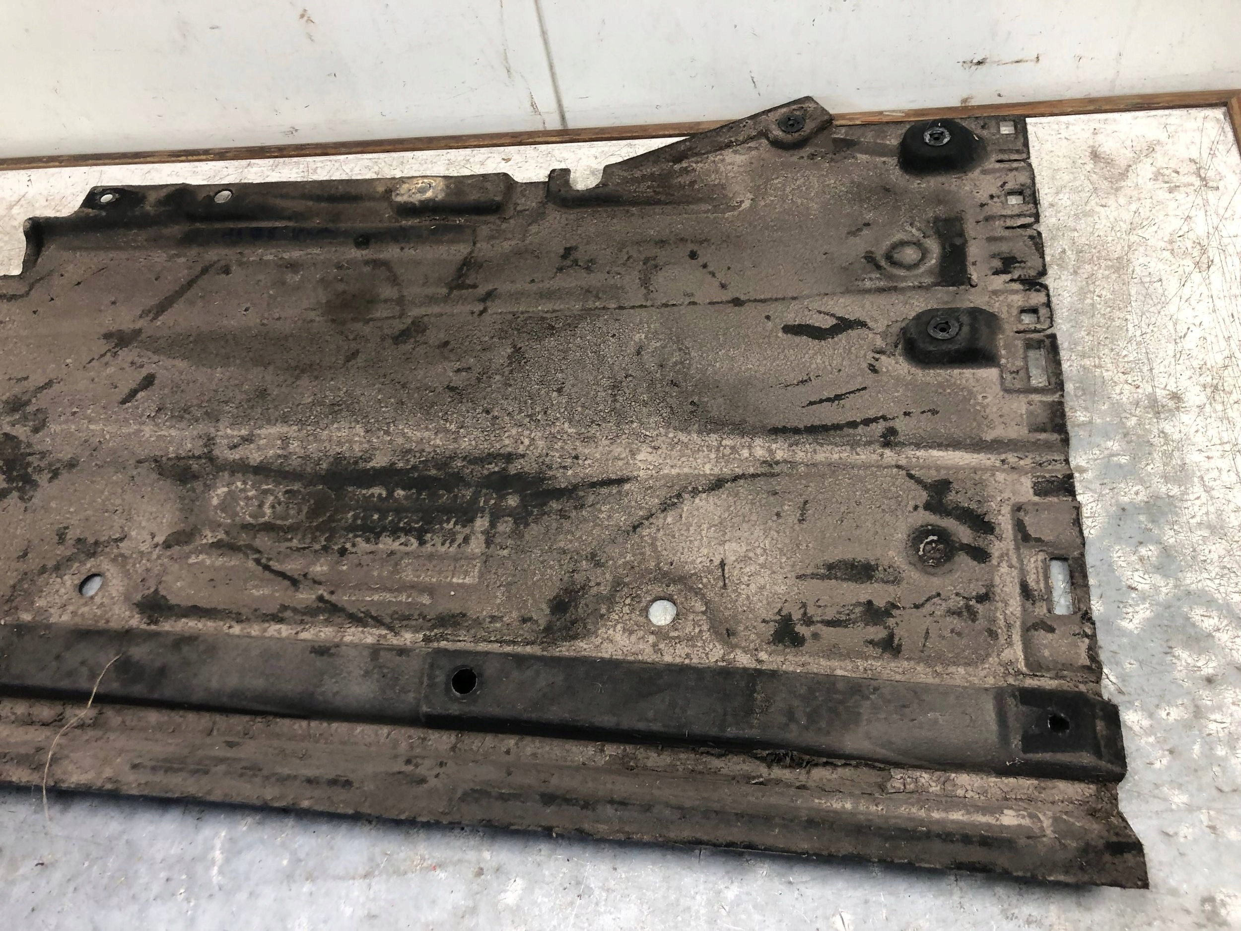 cover chassis left AUDI A4 B8 8K0825207D